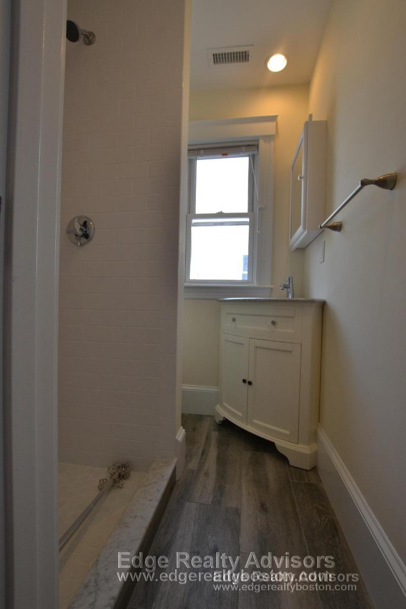 4 bed, 2 bath apartment for rent at 24 Claymoss Rd Unit 1, Brighton — photo 5 of 12