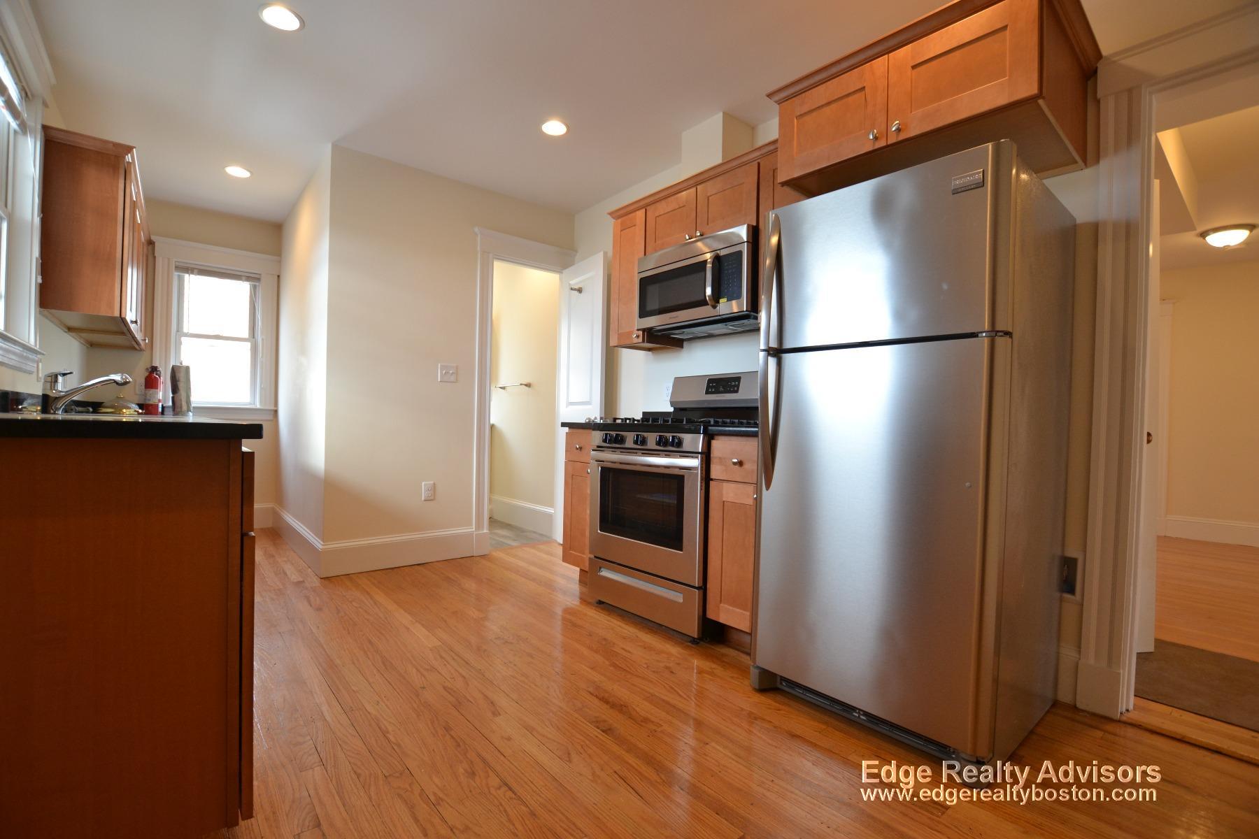 4 bed, 2 bath apartment for rent at 24 Claymoss Rd Unit 1, Brighton — photo 2 of 12