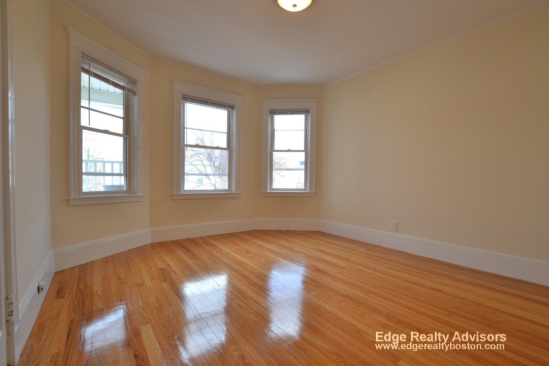 4 bed, 2 bath apartment for rent at 24 Claymoss Rd Unit 1, Brighton — photo 10 of 12