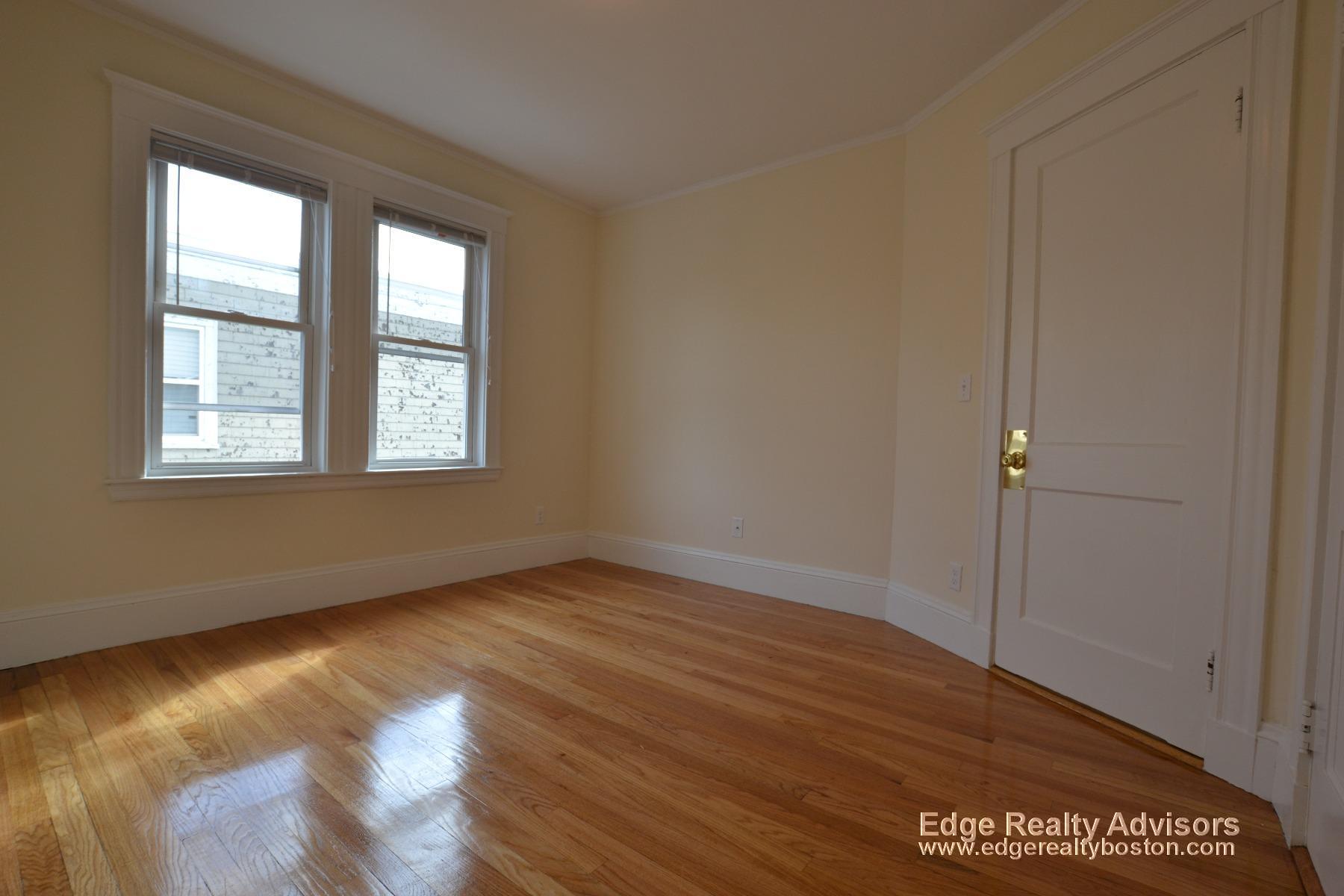 4 bed, 2 bath apartment for rent at 24 Claymoss Rd Unit 1, Brighton — photo 8 of 12