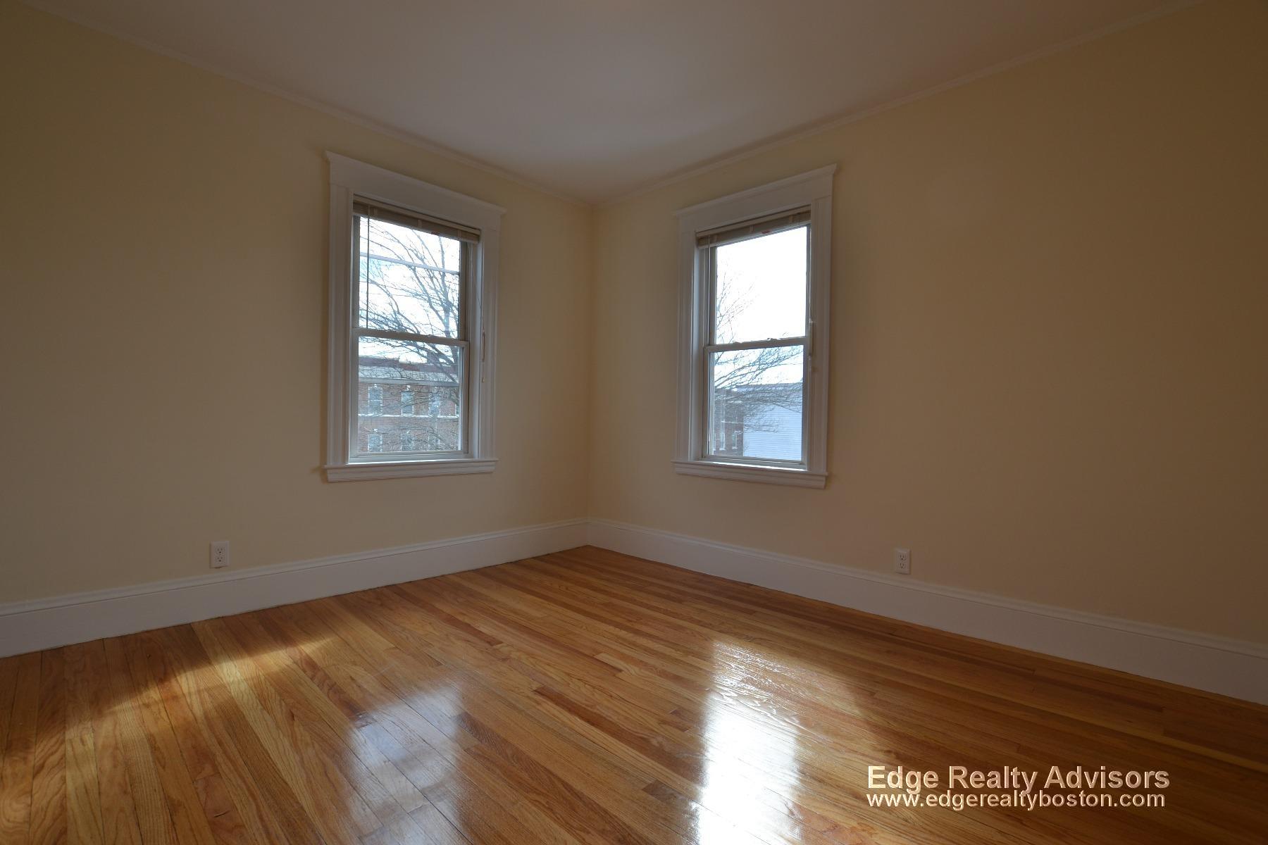 4 bed, 2 bath apartment for rent at 24 Claymoss Rd Unit 1, Brighton — photo 7 of 12