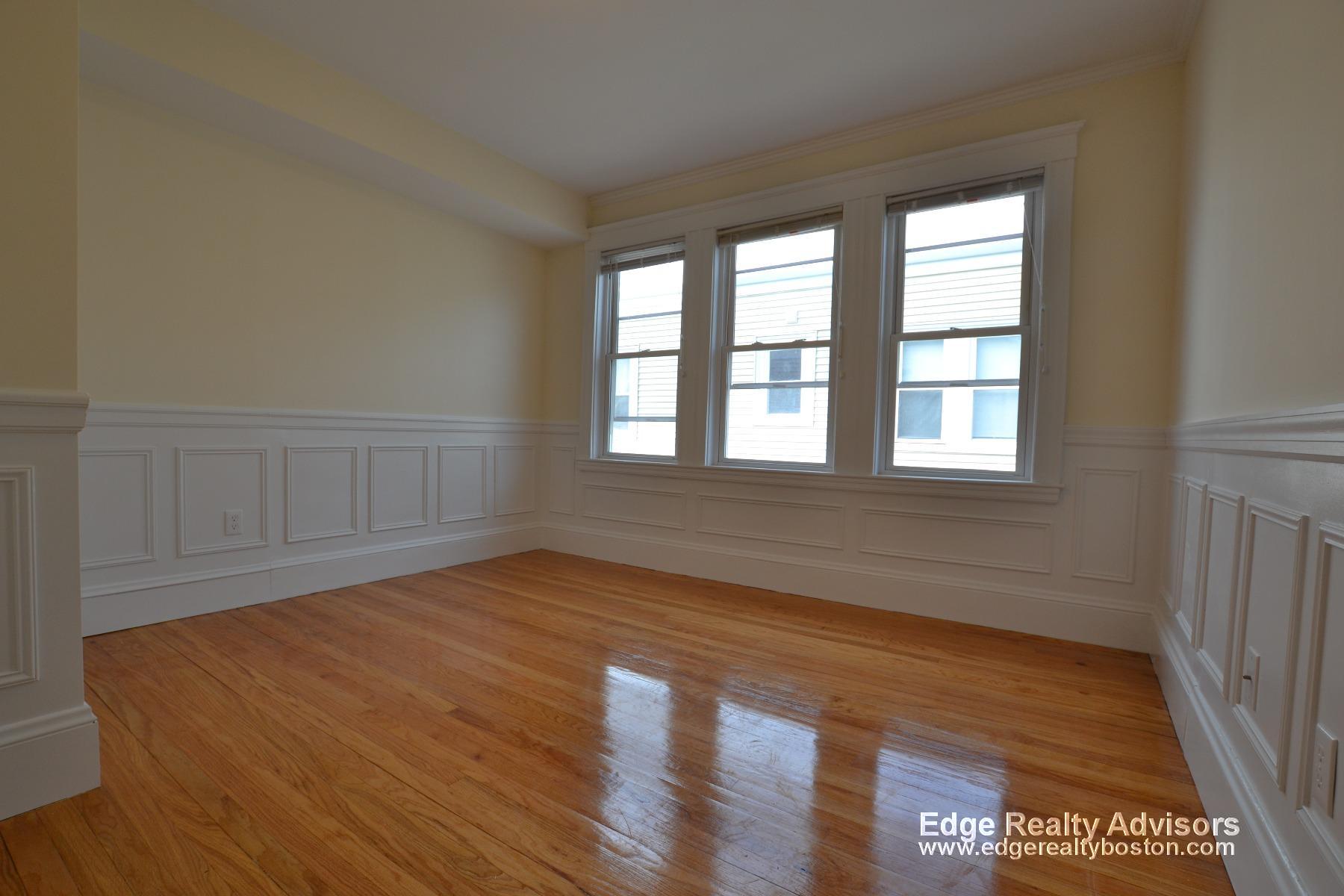 4 bed, 2 bath apartment for rent at 24 Claymoss Rd Unit 1, Brighton — photo 9 of 12