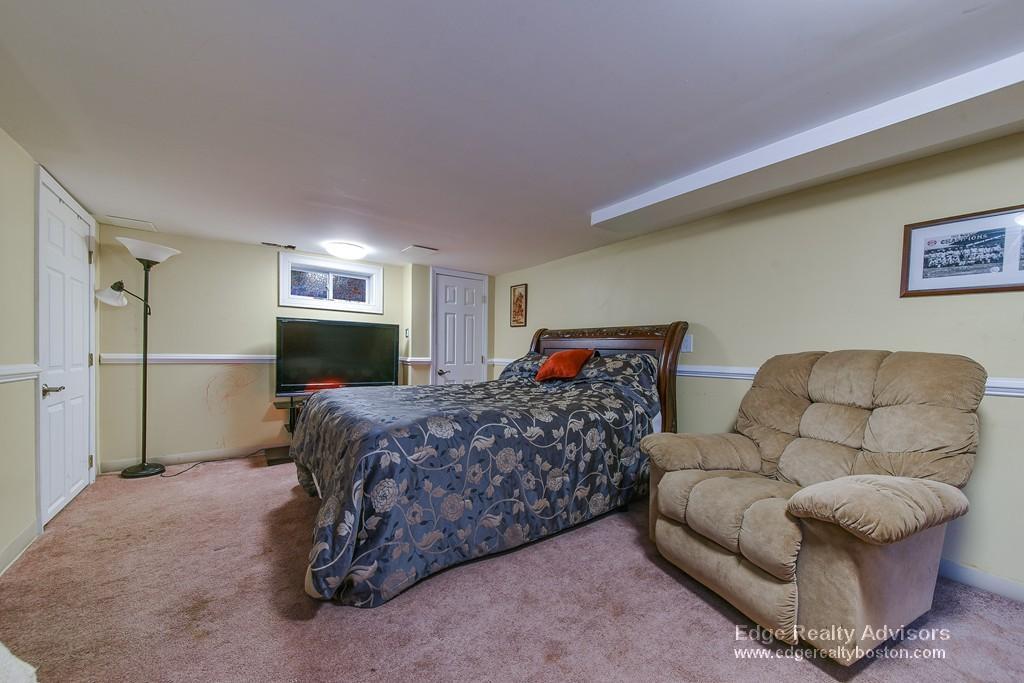 4 bed, 2 bath apartment for rent at 42 Wellesley Rd, Natick — photo 10 of 17