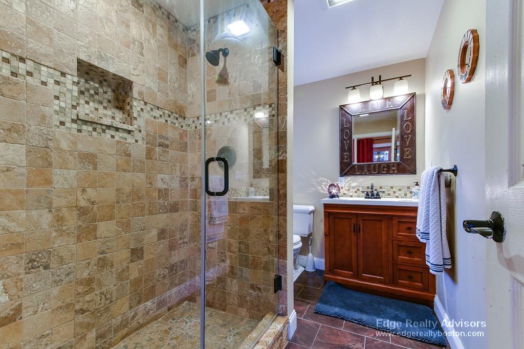 4 bed, 2 bath apartment for rent at 42 Wellesley Rd, Natick — photo 8 of 17