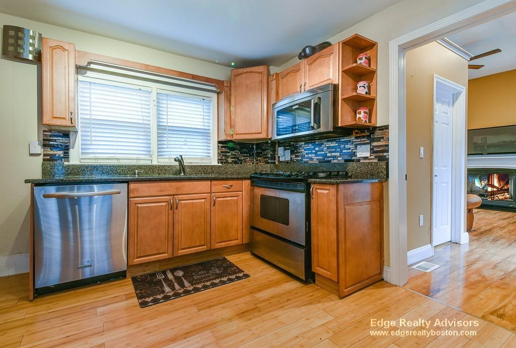 4 bed, 2 bath apartment for rent at 42 Wellesley Rd, Natick — photo 5 of 17