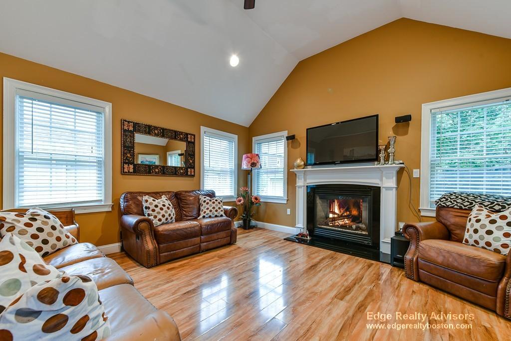 4 bed, 2 bath apartment for rent at 42 Wellesley Rd, Natick — photo 1 of 17