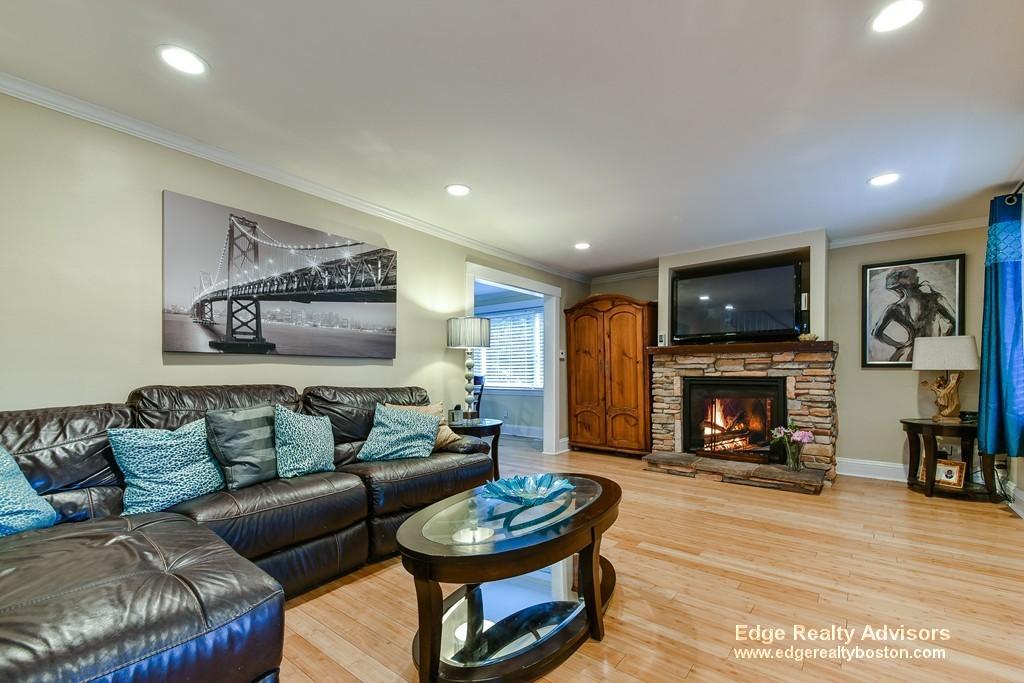 4 bed, 2 bath apartment for rent at 42 Wellesley Rd, Natick — photo 2 of 17