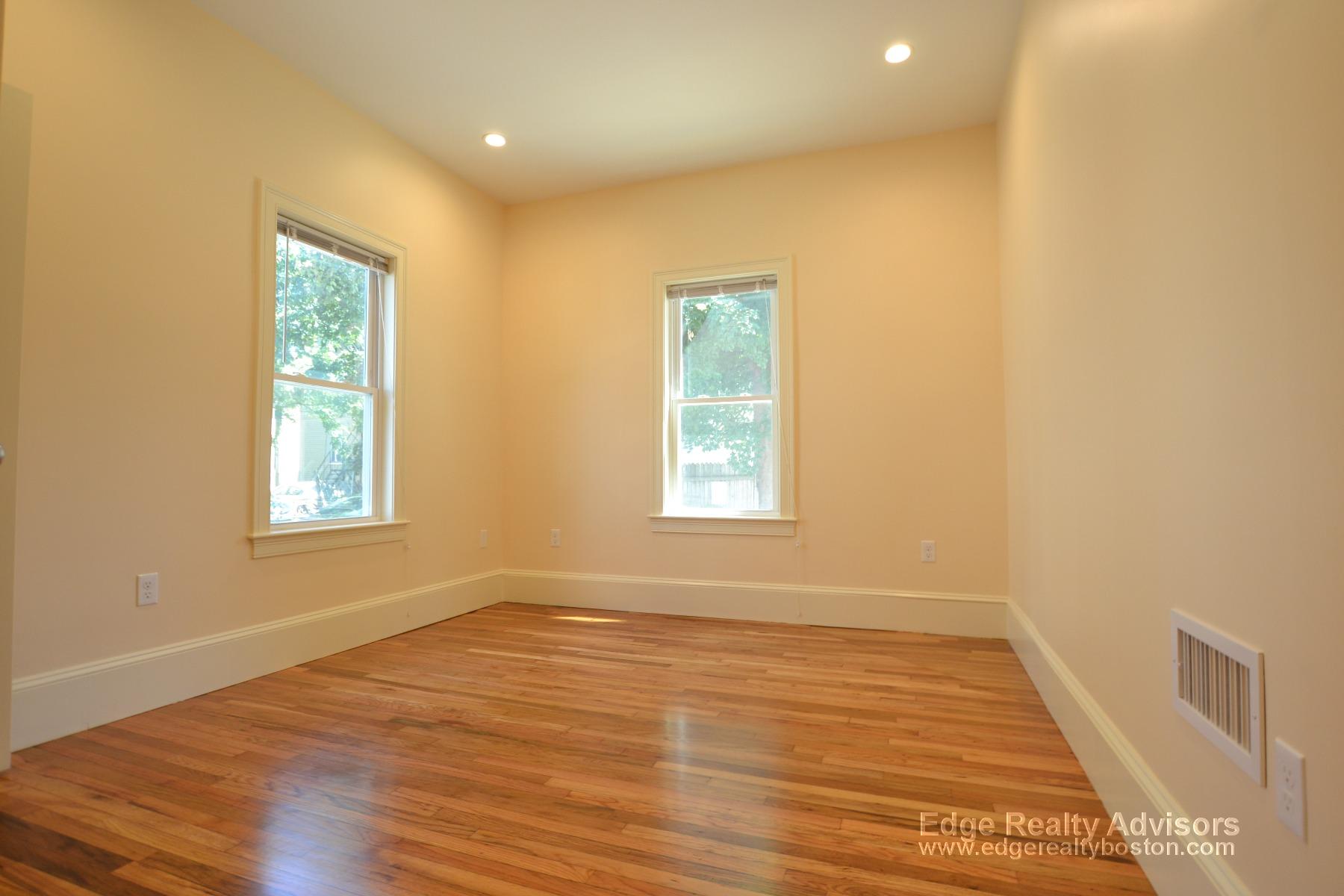 33 Pratt St, Allston