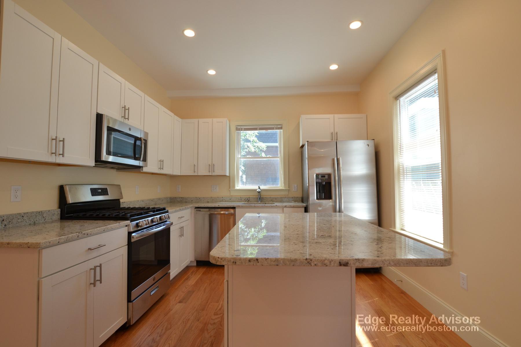 33 Pratt St, Allston