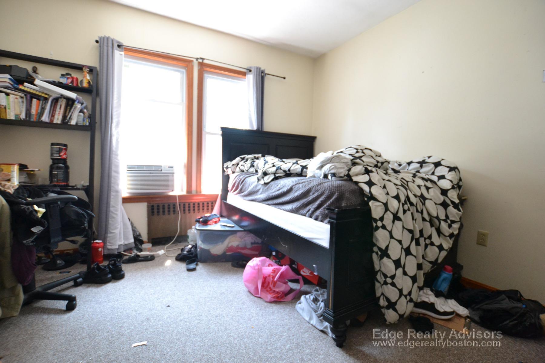 5 bed, 2 bath apartment for rent at 16 Priscilla Rd Unit 2, Brighton — photo 4 of 10