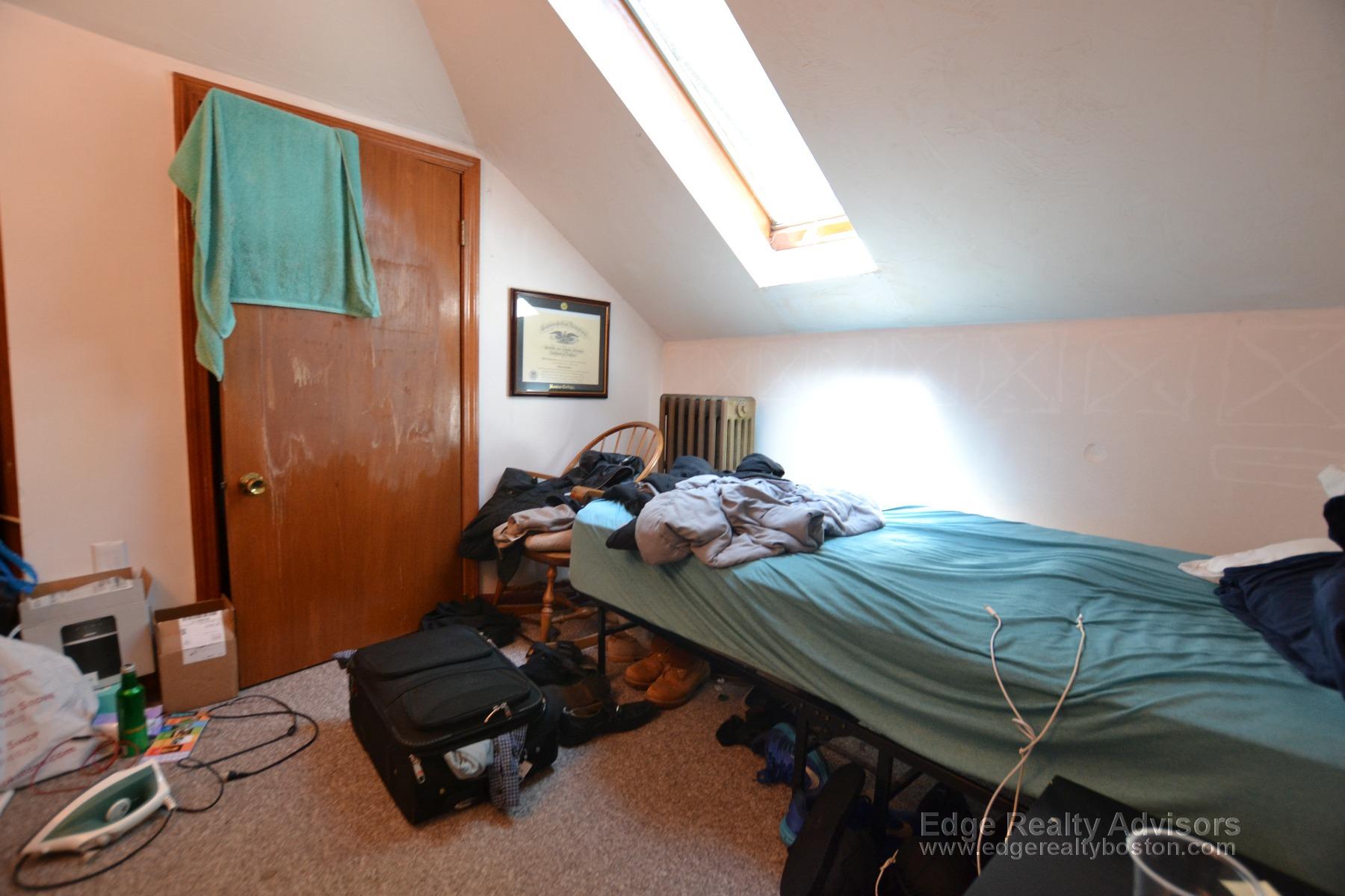 5 bed, 2 bath apartment for rent at 16 Priscilla Rd Unit 2, Brighton — photo 5 of 10