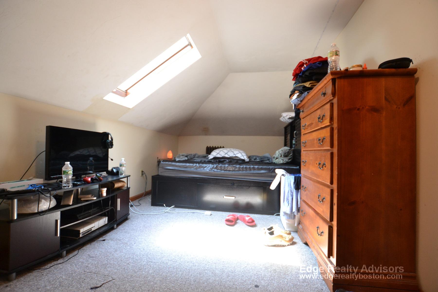 5 bed, 2 bath apartment for rent at 16 Priscilla Rd Unit 2, Brighton — photo 6 of 10