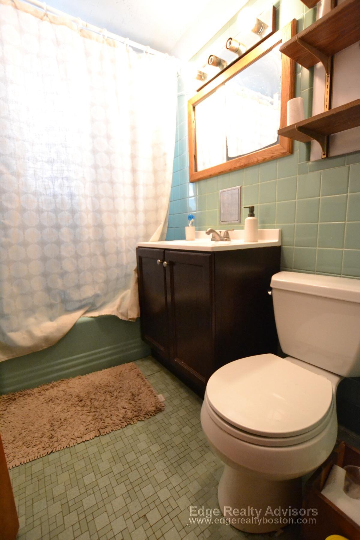 5 bed, 2 bath apartment for rent at 16 Priscilla Rd Unit 2, Brighton — photo 9 of 10