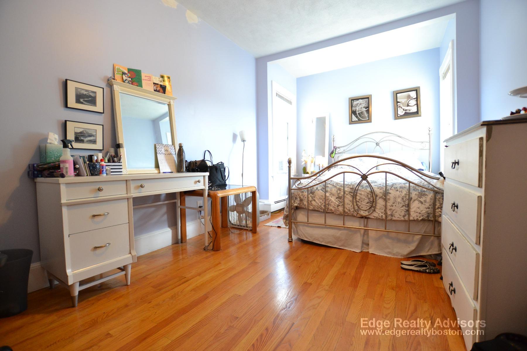 3 bed, 1 bath apartment for rent at 319 Warren St Unit 2, Waltham — photo 6 of 9