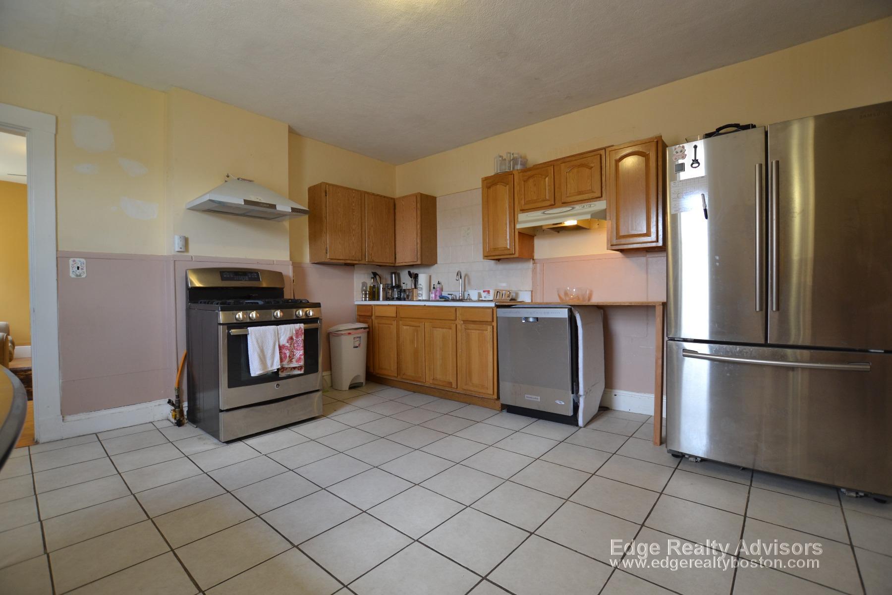 3 bed, 1 bath apartment for rent at 319 Warren St Unit 2, Waltham — photo 5 of 9