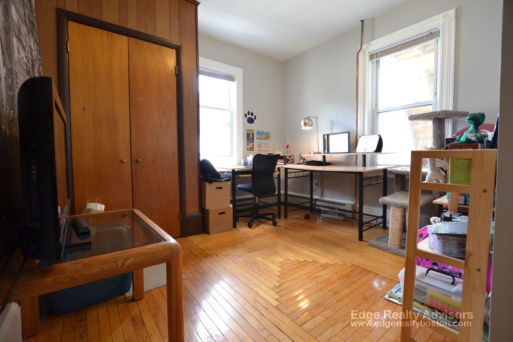 3 bed, 1 bath apartment for rent at 319 Warren St Unit 2, Waltham — photo 8 of 9