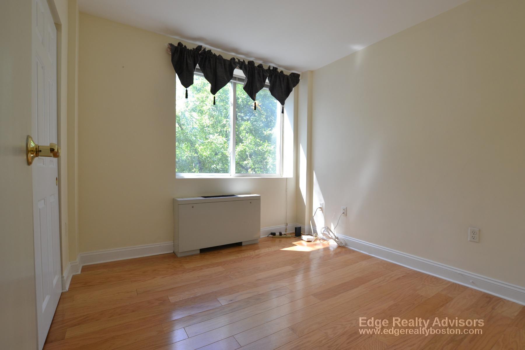 332 Jamaicaway, Jamaica Plain