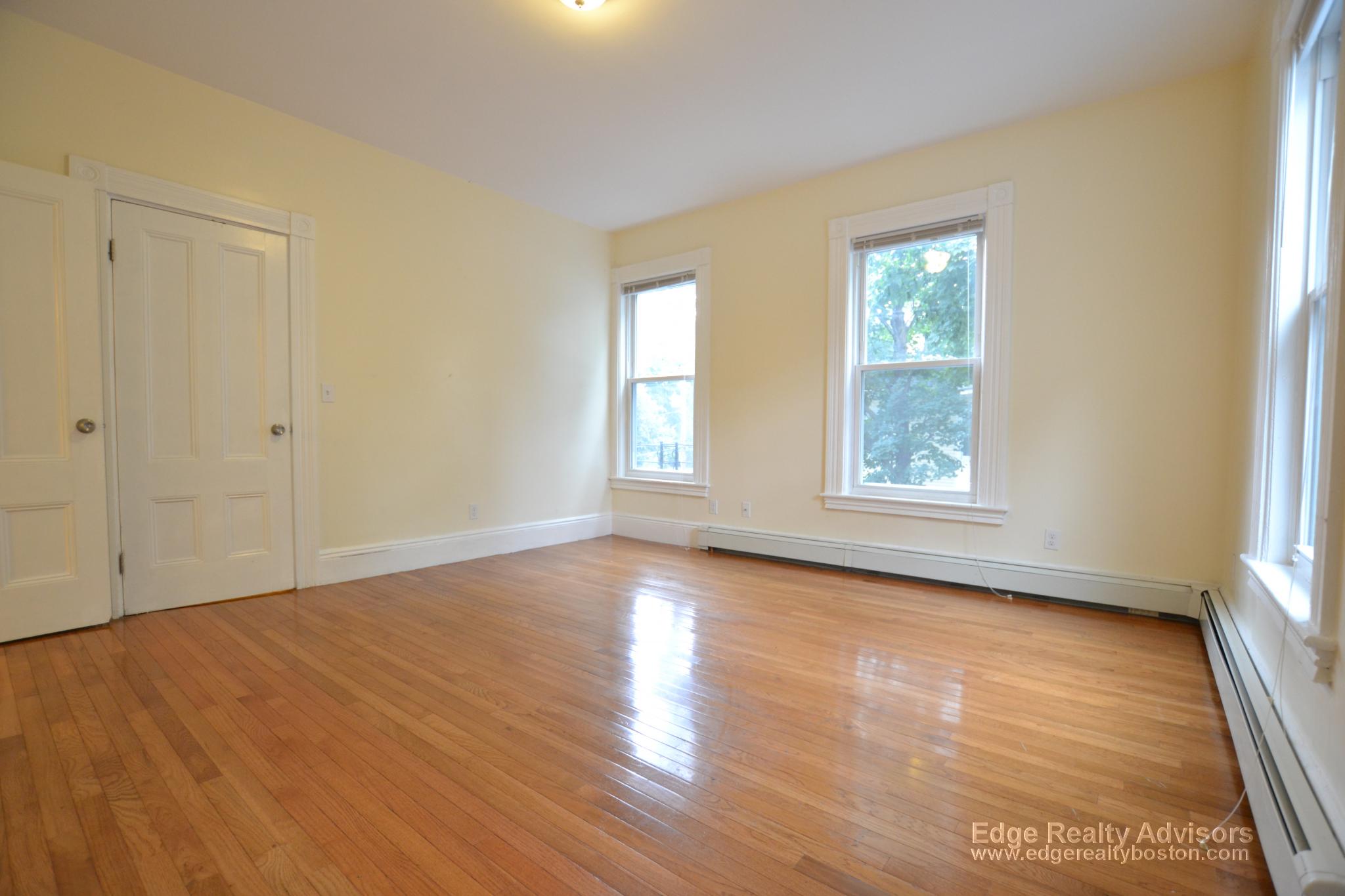 6 bed, 2.5 bath apartment for rent at 18 Sparhawk St Unit 2, Brighton — photo 3 of 13