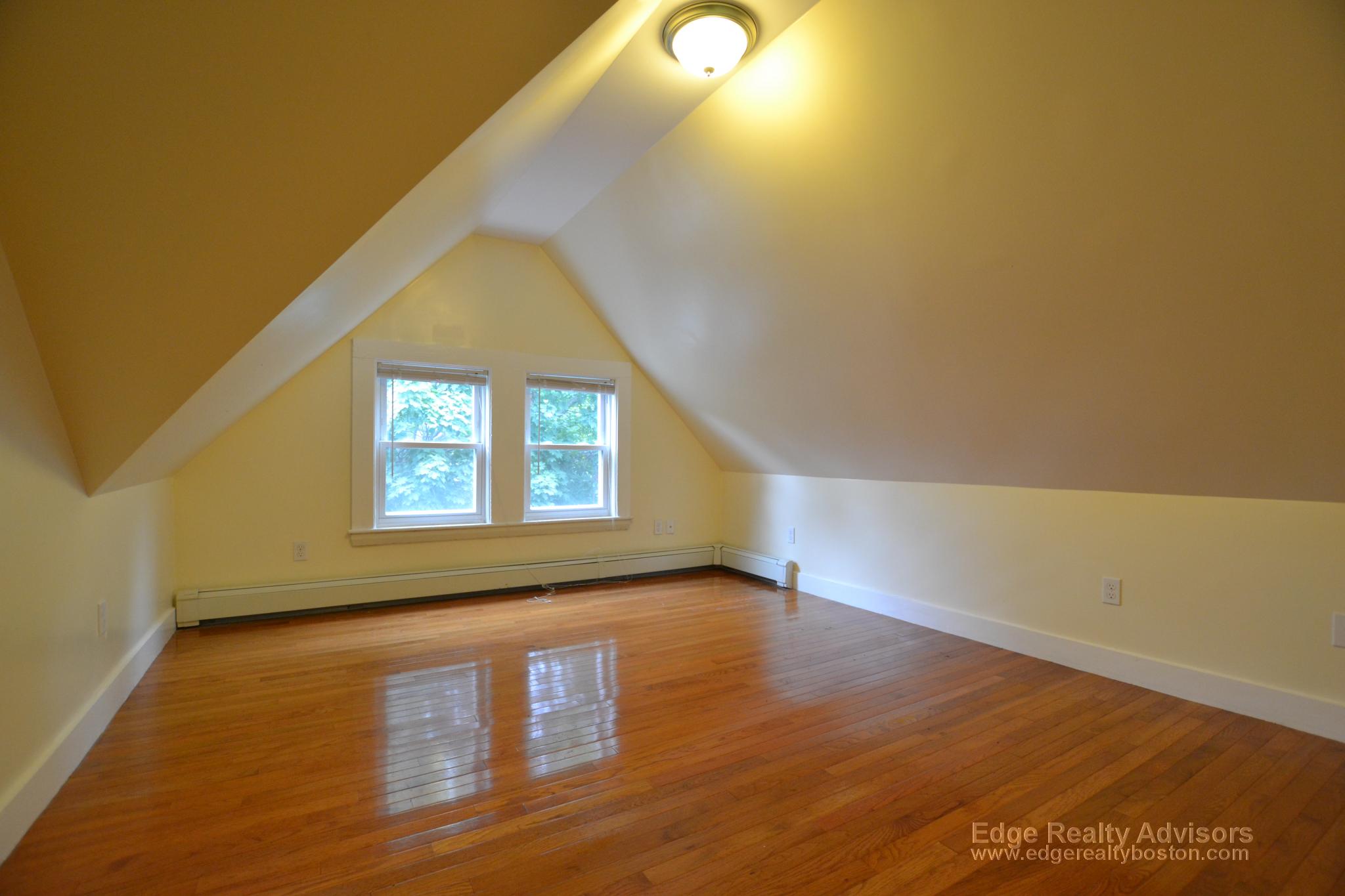 6 bed, 2.5 bath apartment for rent at 18 Sparhawk St Unit 2, Brighton — photo 6 of 13