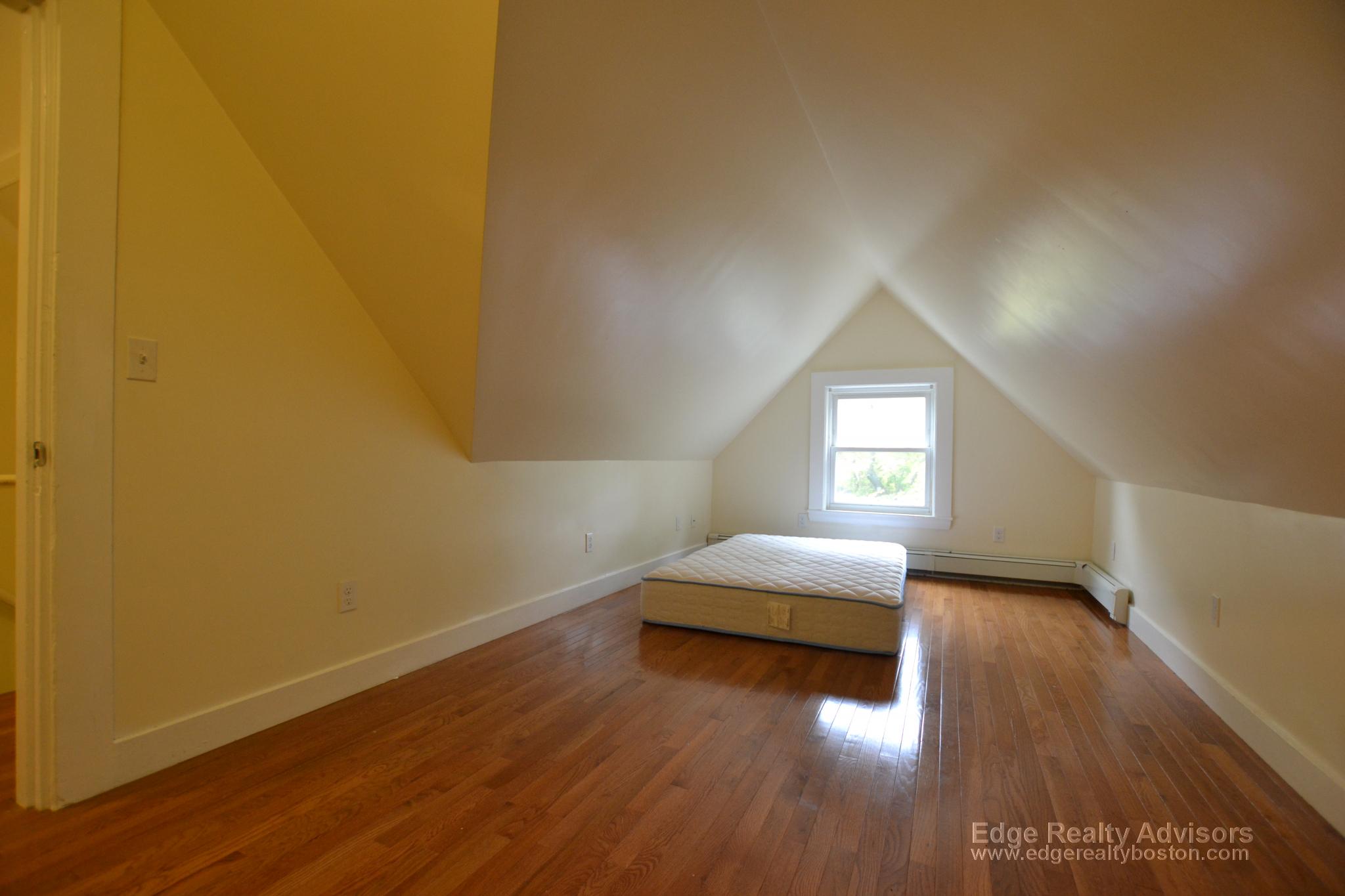 6 bed, 2.5 bath apartment for rent at 18 Sparhawk St Unit 2, Brighton — photo 12 of 13