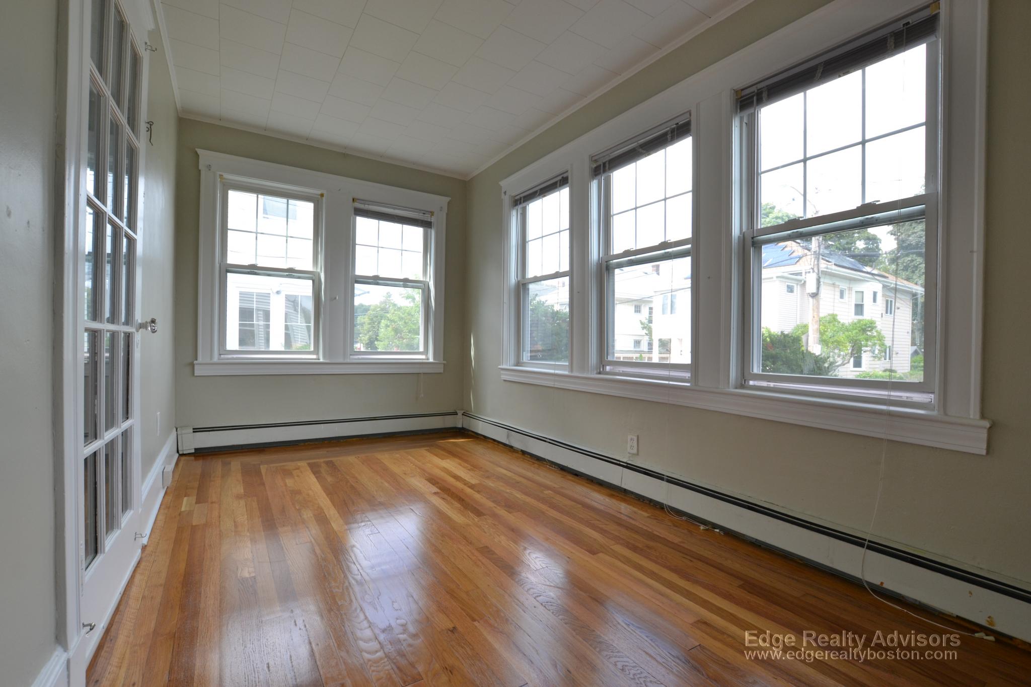 4 bed, 2 bath apartment for rent at 80 Harriet St Unit 1, Brighton — photo 4 of 16