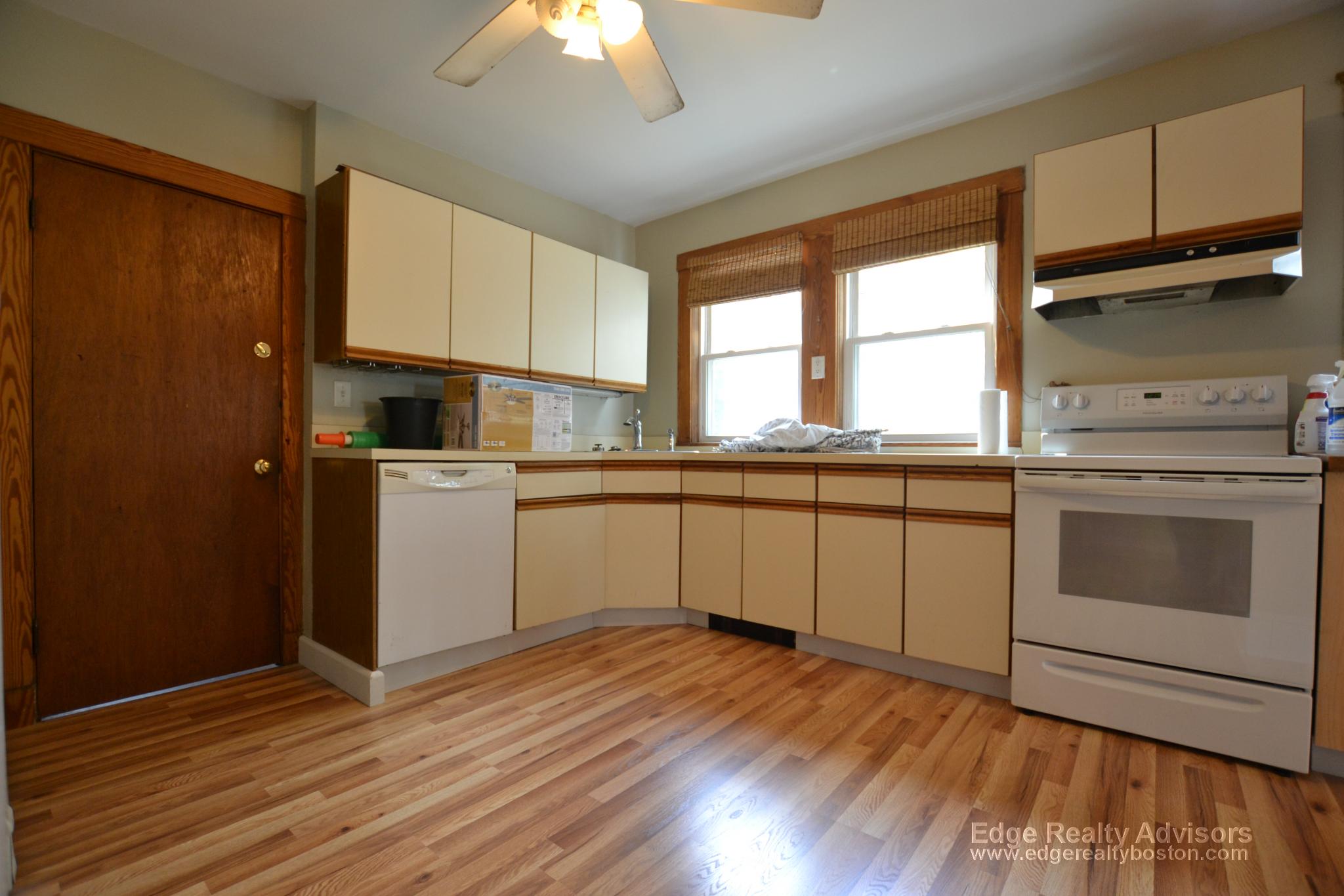 4 bed, 2 bath apartment for rent at 80 Harriet St Unit 1, Brighton — photo 2 of 16