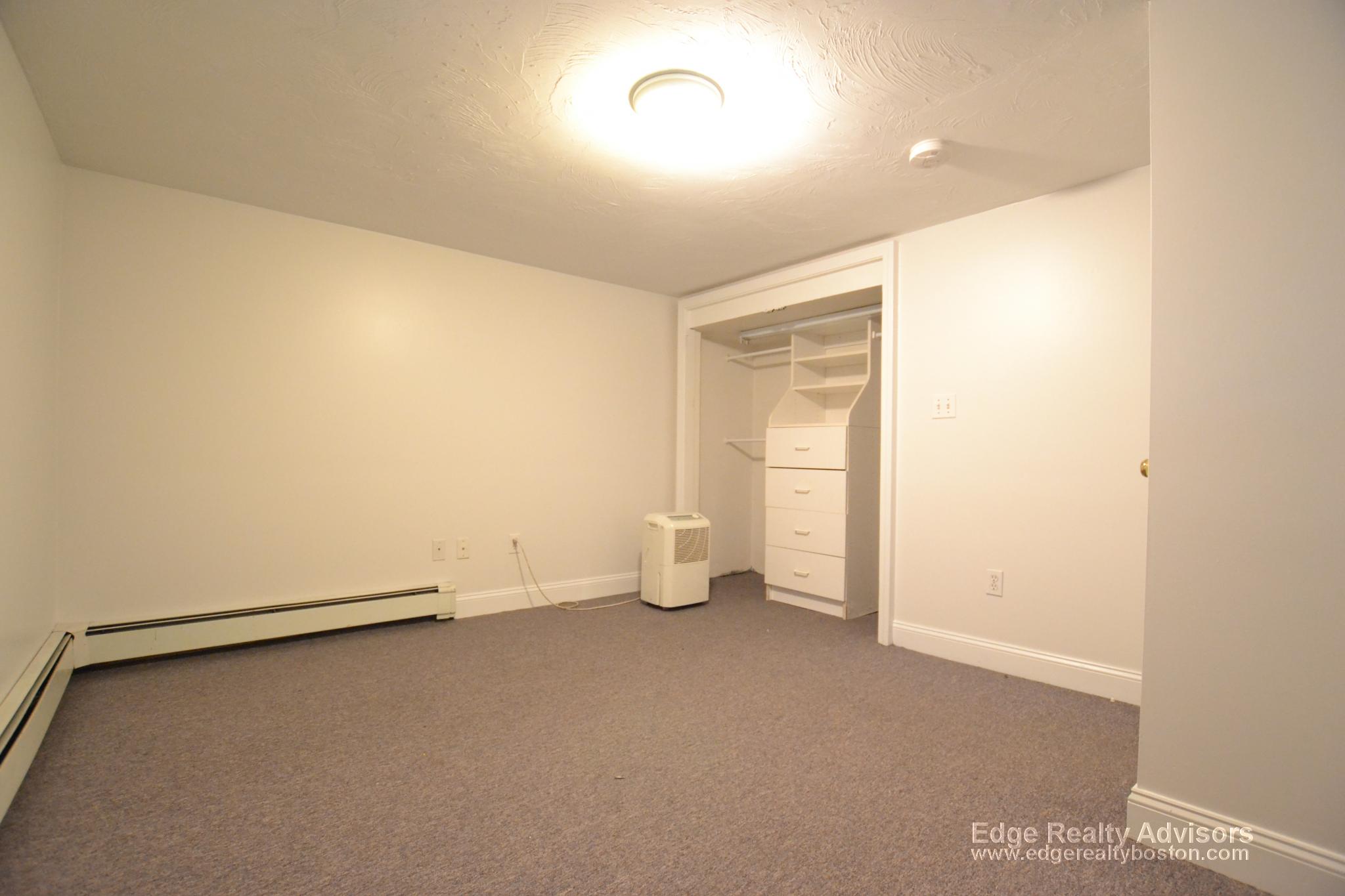 4 bed, 2 bath apartment for rent at 80 Harriet St Unit 1, Brighton — photo 13 of 16