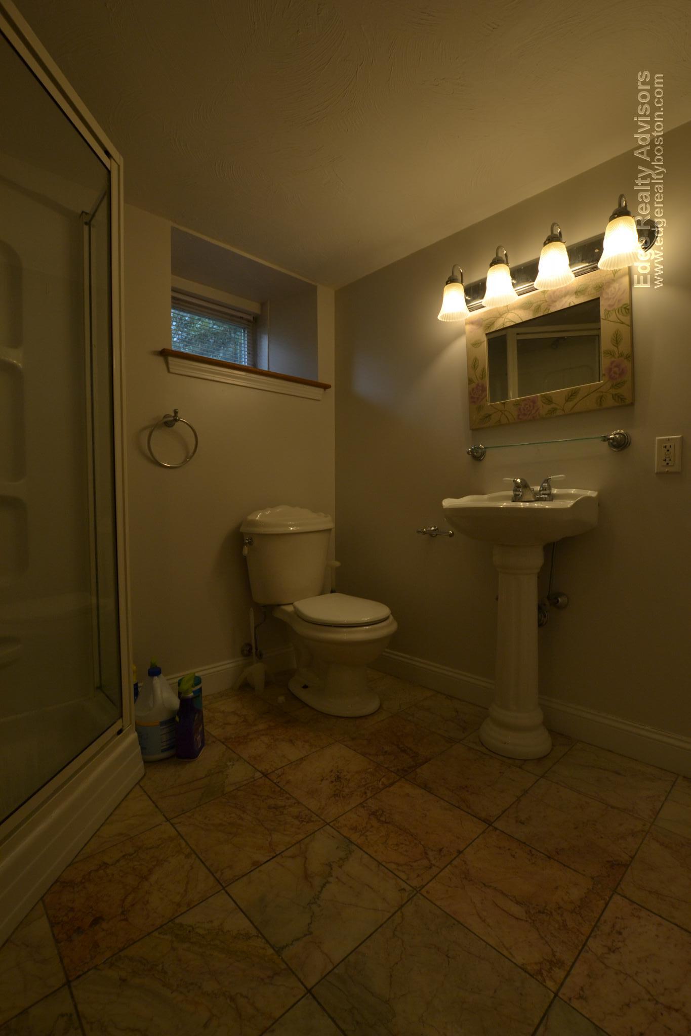 4 bed, 2 bath apartment for rent at 80 Harriet St Unit 1, Brighton — photo 14 of 16