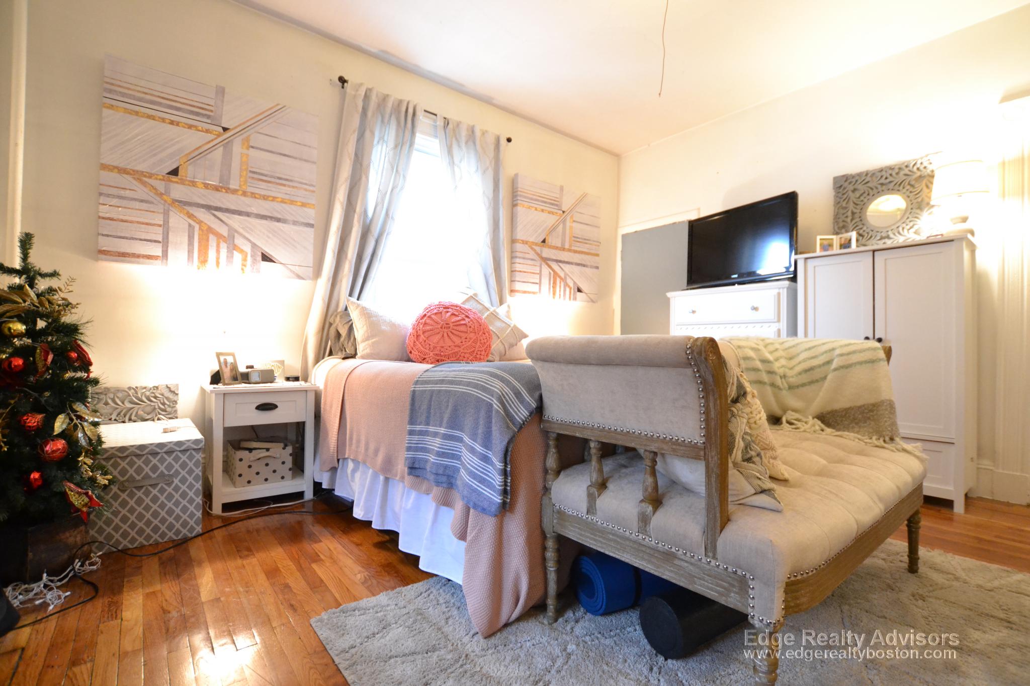 27 Pratt St, Allston