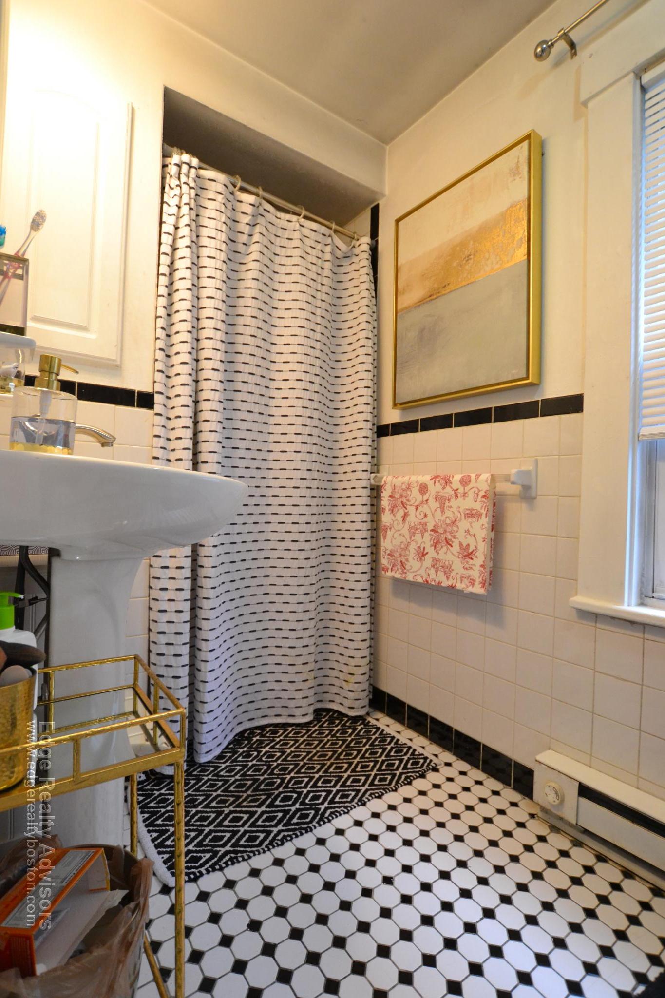 27 Pratt St, Allston