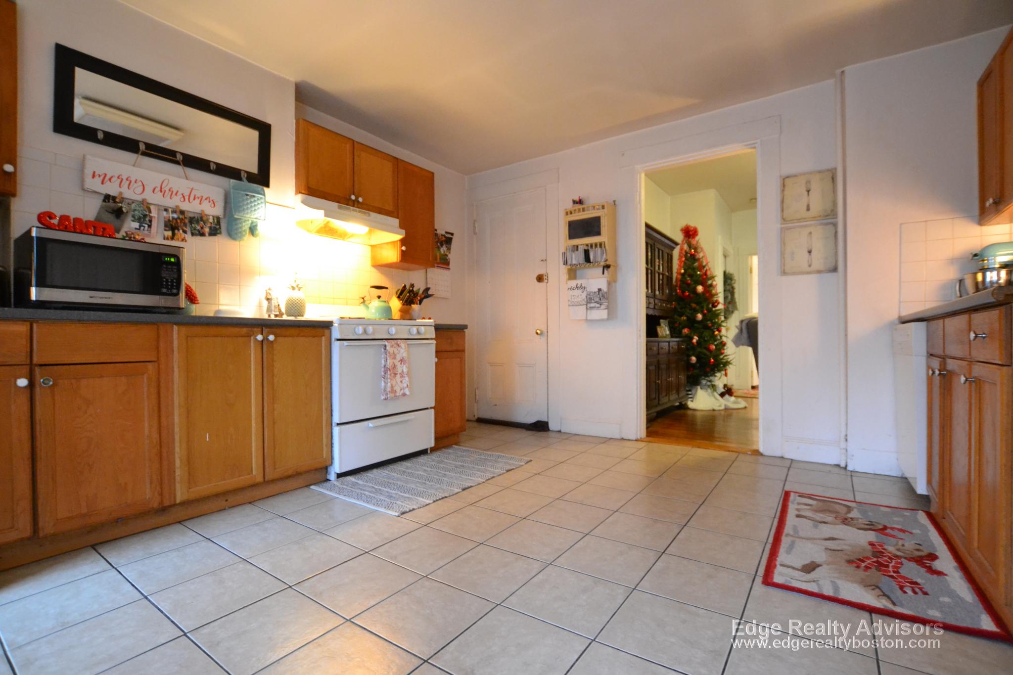 27 Pratt St, Allston