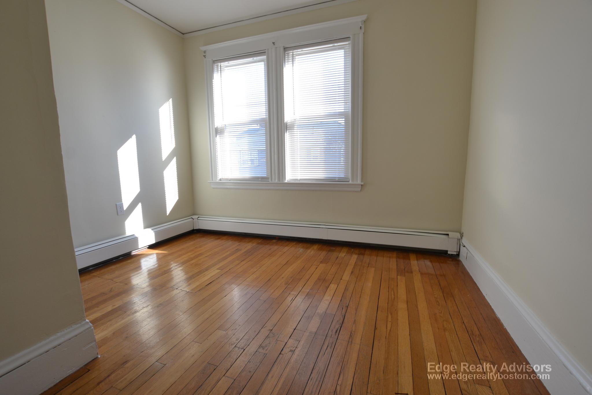 4 bed, 2 bath apartment for rent at 20 Presentation Unit 2, Brighton — photo 4 of 22