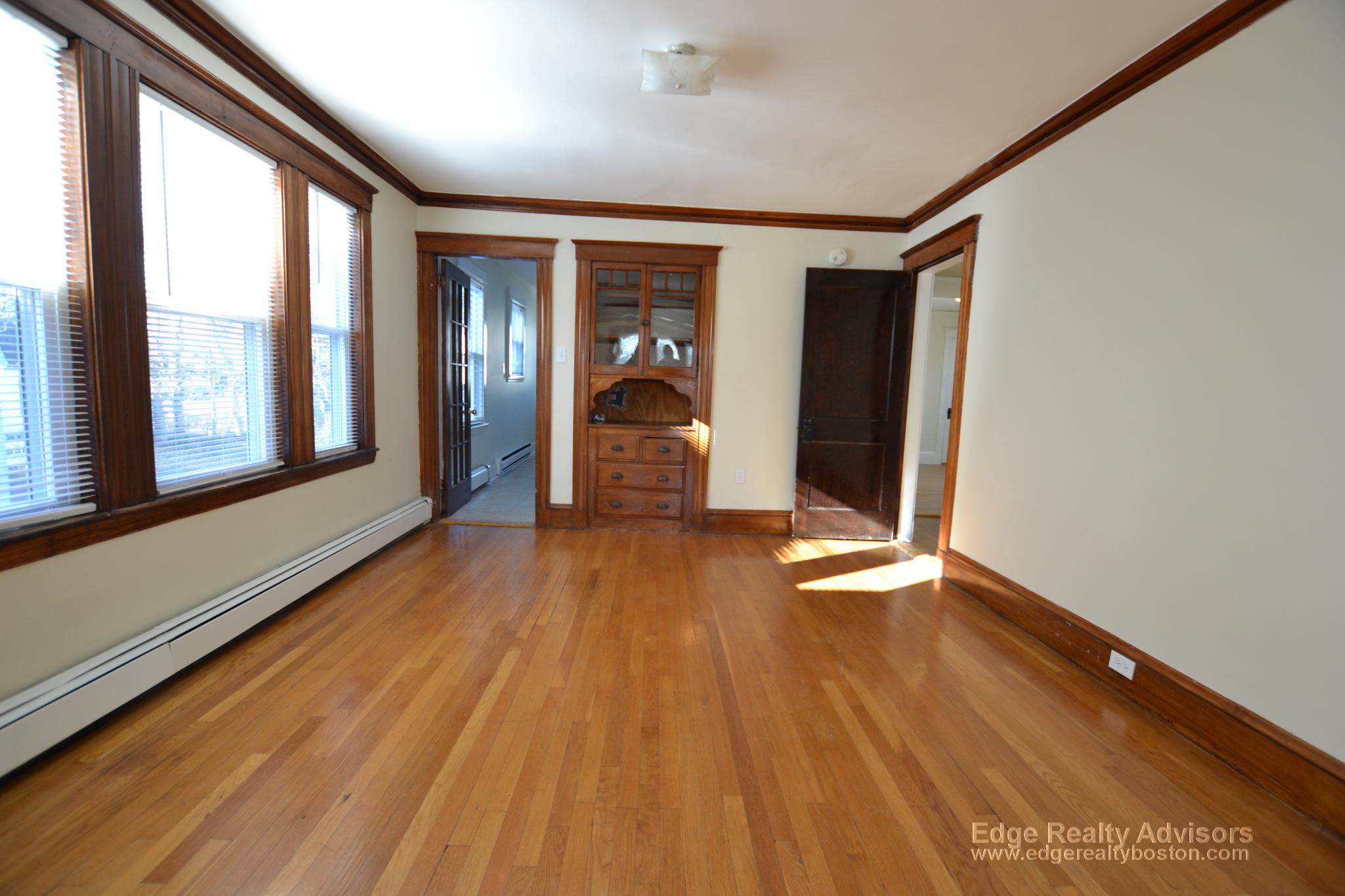4 bed, 2 bath apartment for rent at 20 Presentation Unit 2, Brighton — photo 5 of 22