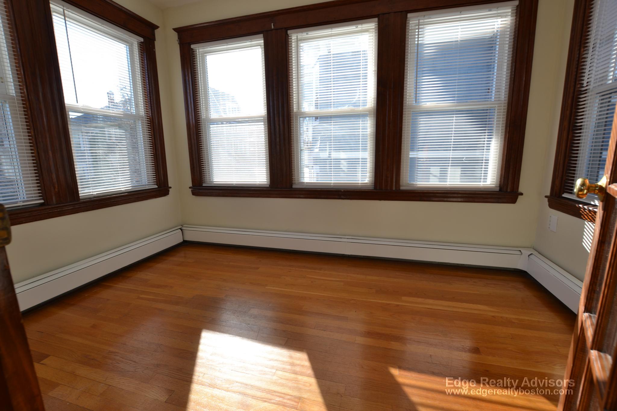 4 bed, 2 bath apartment for rent at 20 Presentation Unit 2, Brighton — photo 7 of 22