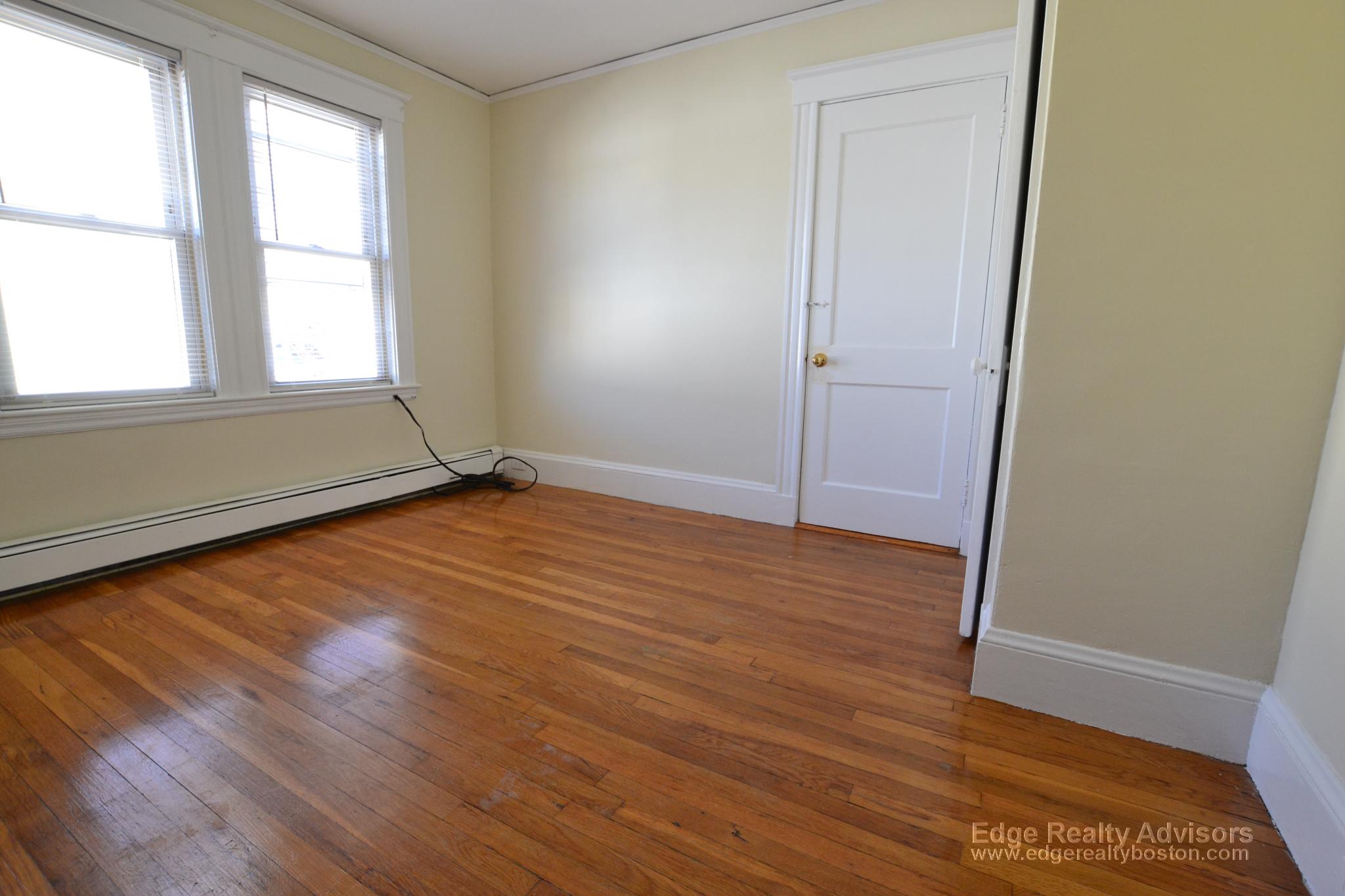 4 bed, 2 bath apartment for rent at 20 Presentation Unit 2, Brighton — photo 8 of 22