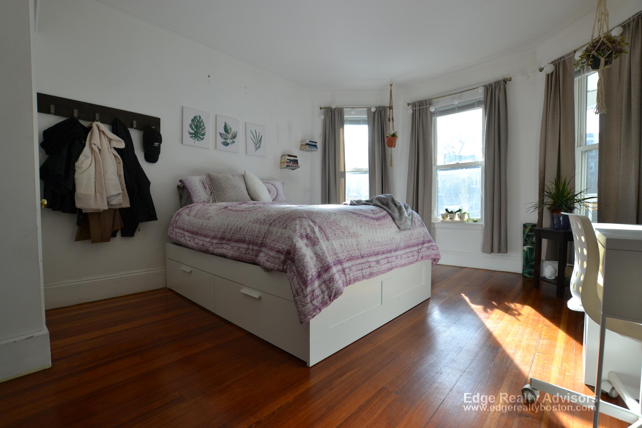 160 Kelton St, Allston