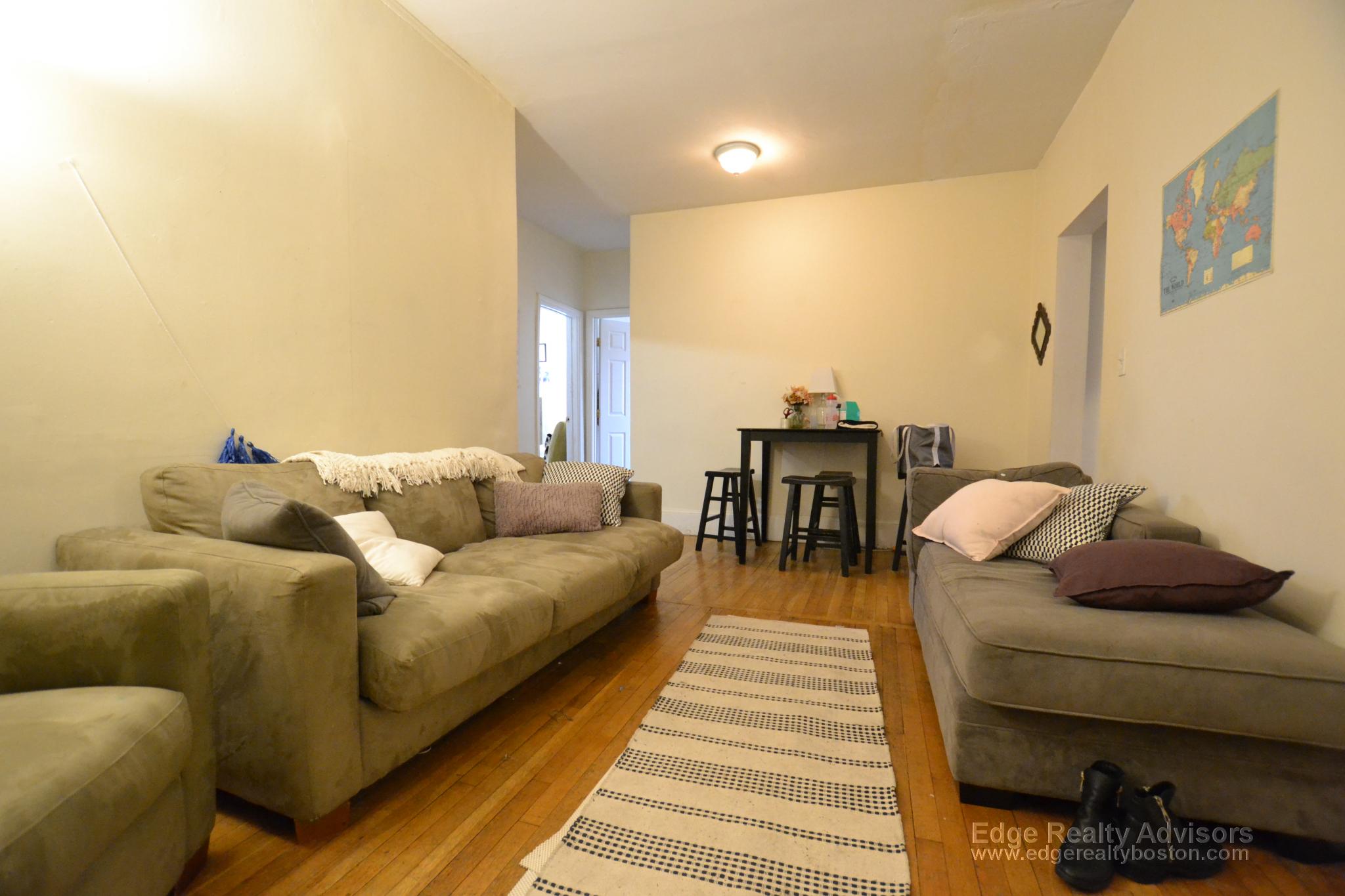 4 bed, 1 bath apartment for rent at 60 Thatcher St Unit 3, Brookline Hills — photo 3 of 8