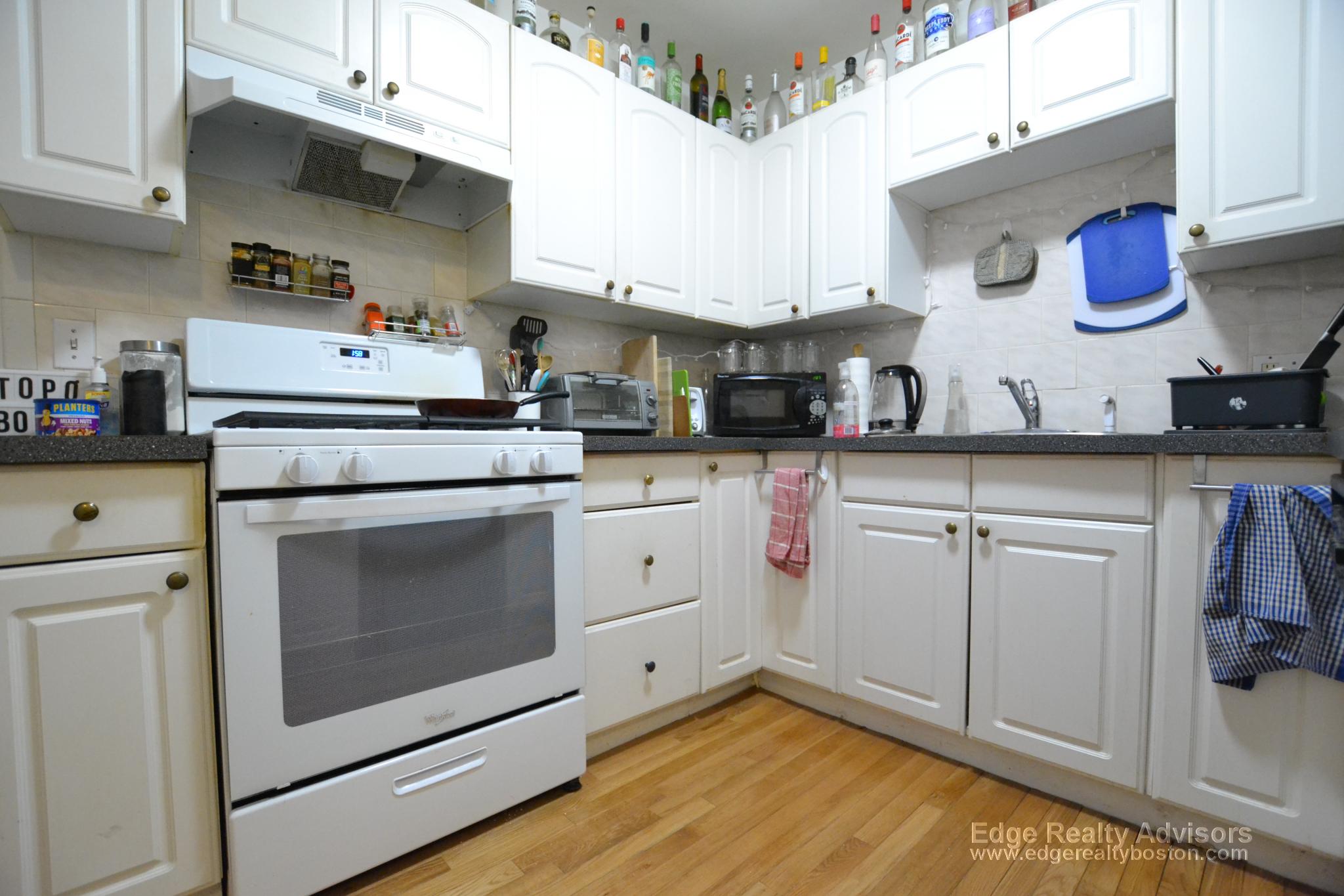 4 bed, 1 bath apartment for rent at 60 Thatcher St Unit 3, Brookline Hills — photo 1 of 8