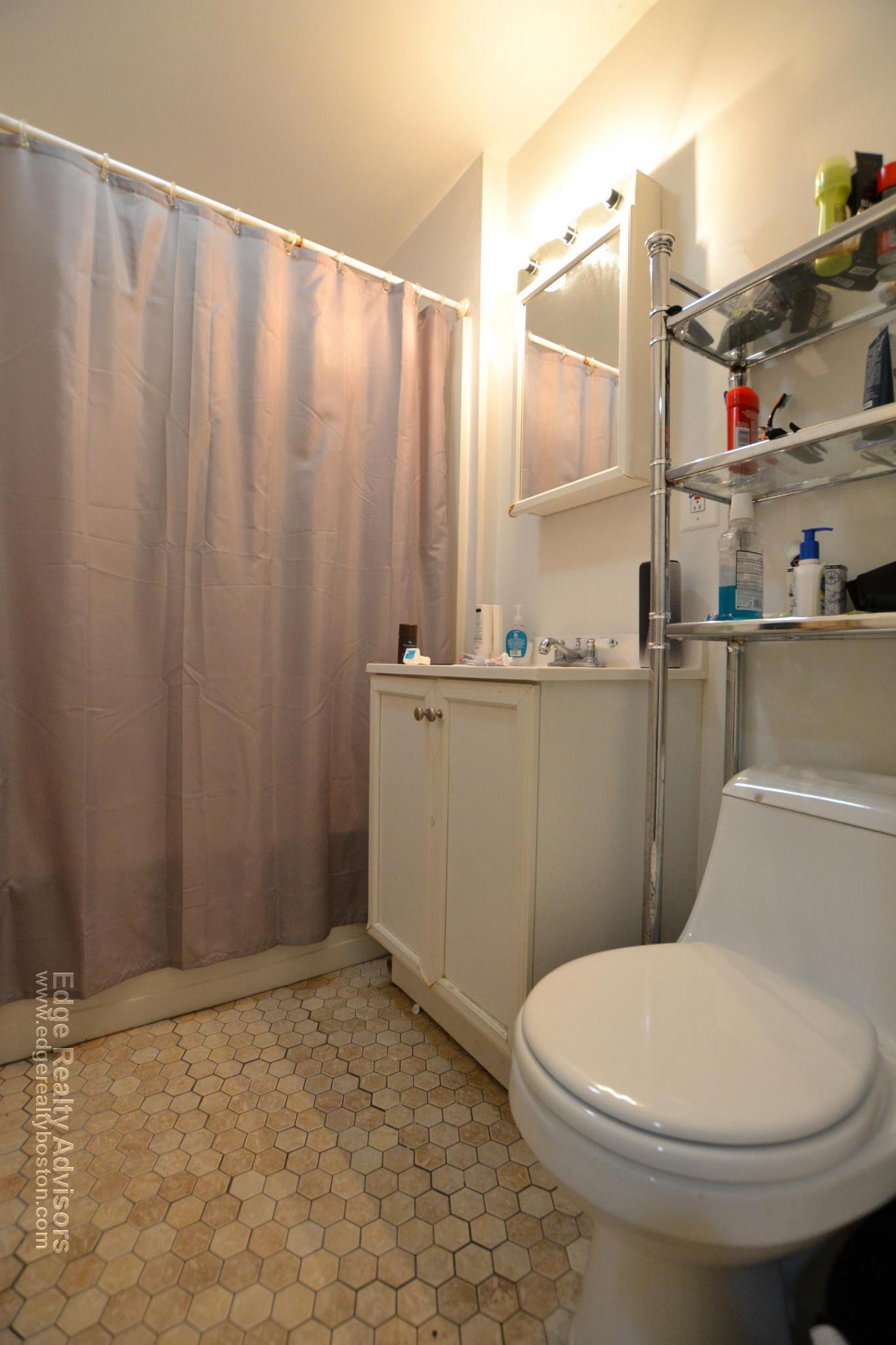 3 bed, 1 bath apartment for rent at 62 Dummer St Unit 2, Brookline Hills — photo 3 of 6