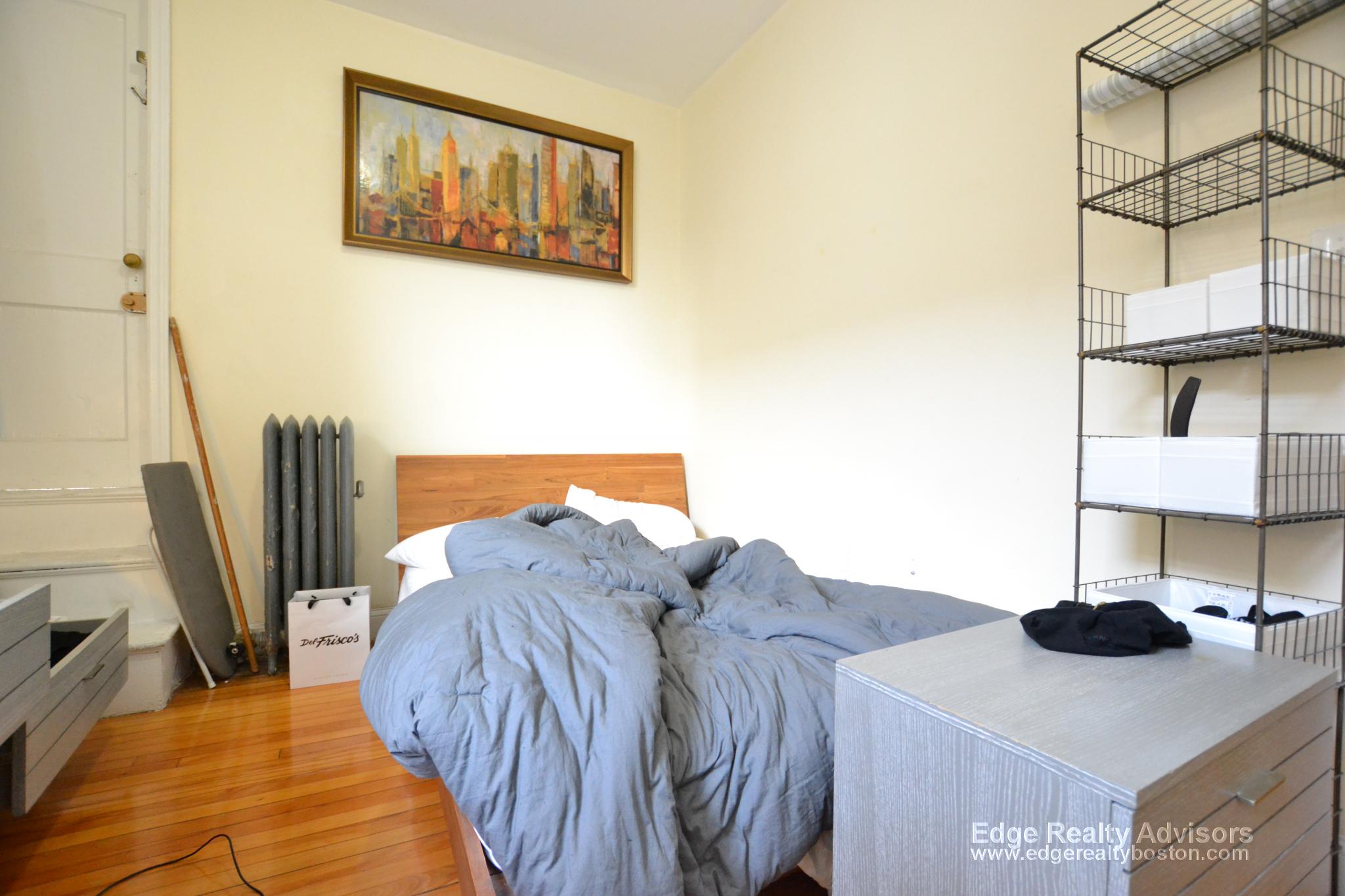 3 bed, 1 bath apartment for rent at 62 Dummer St Unit 2, Brookline Hills — photo 6 of 6