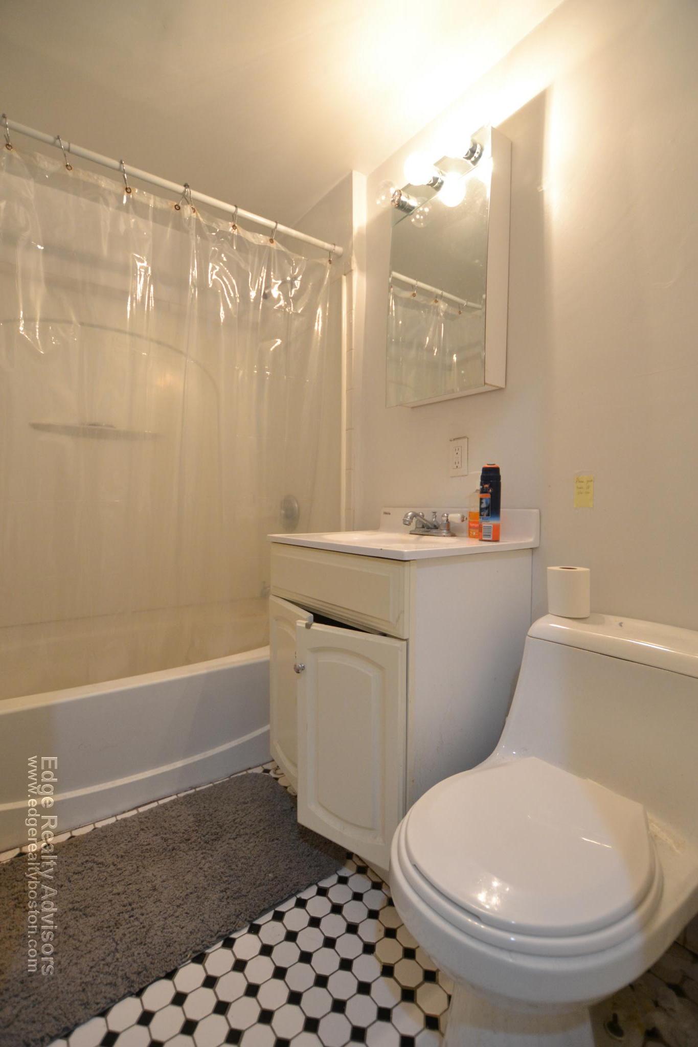 66 Egmont St, Longwood