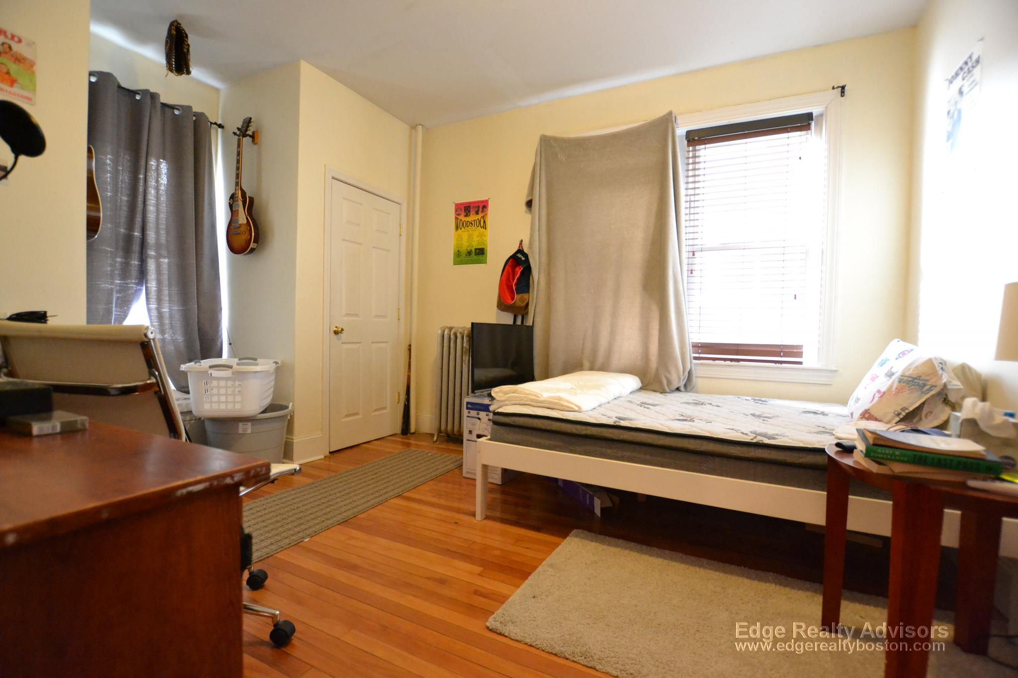 66 Egmont St, Longwood