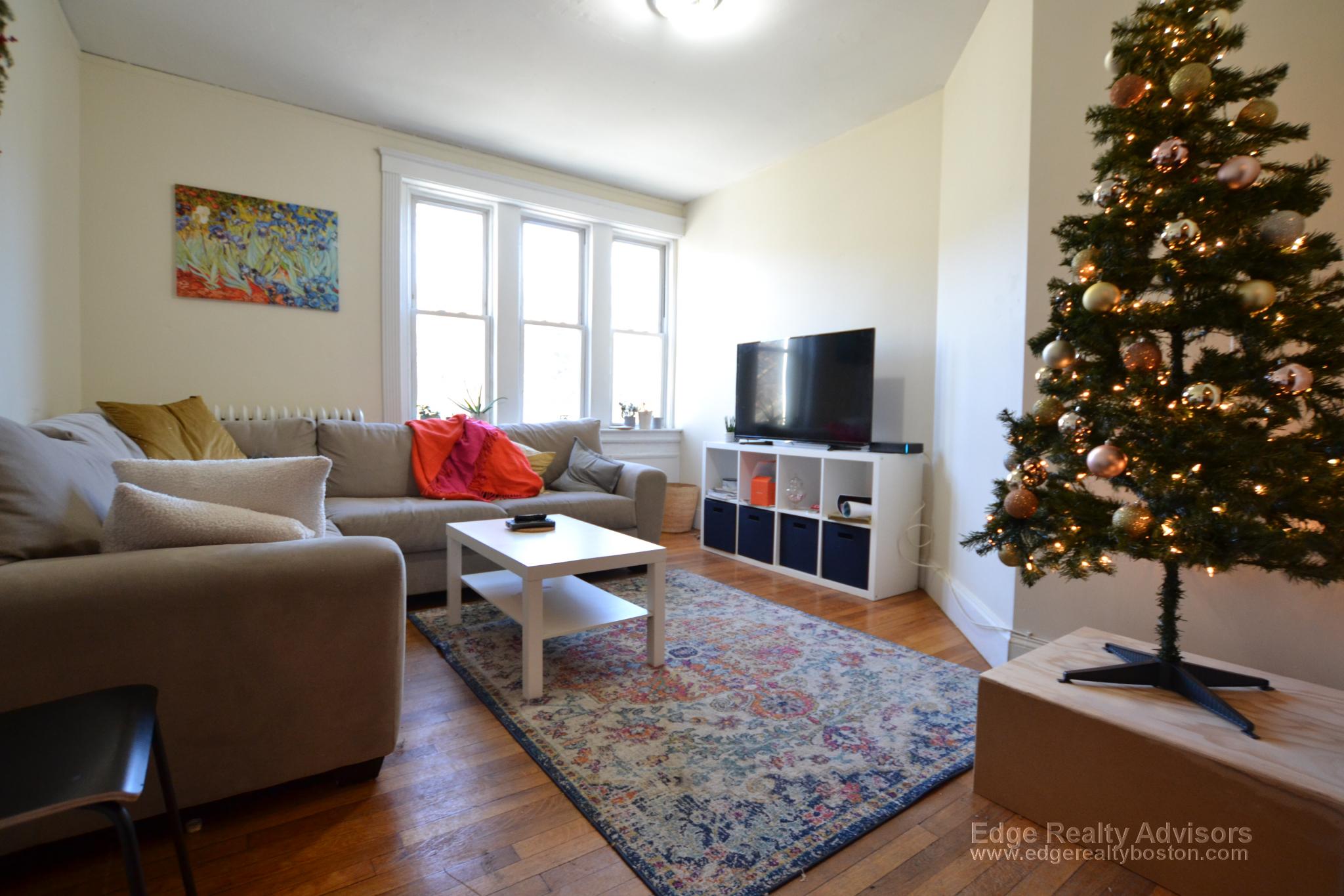 6 bed, 2 bath apartment for rent at 322 Saint Paul St Unit 3, Brookline — photo 1 of 12