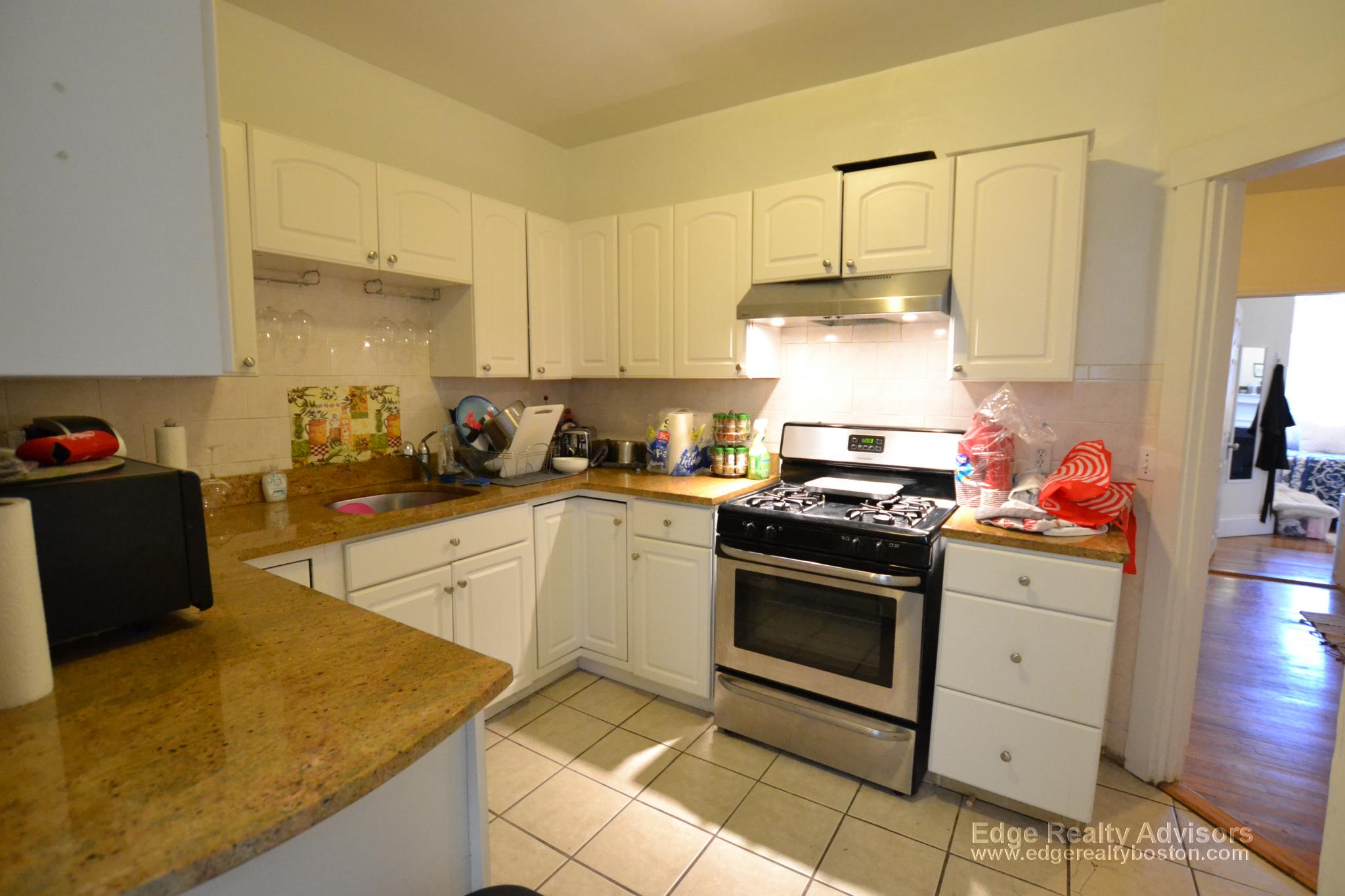6 bed, 2 bath apartment for rent at 322 Saint Paul St Unit 3, Brookline — photo 3 of 12