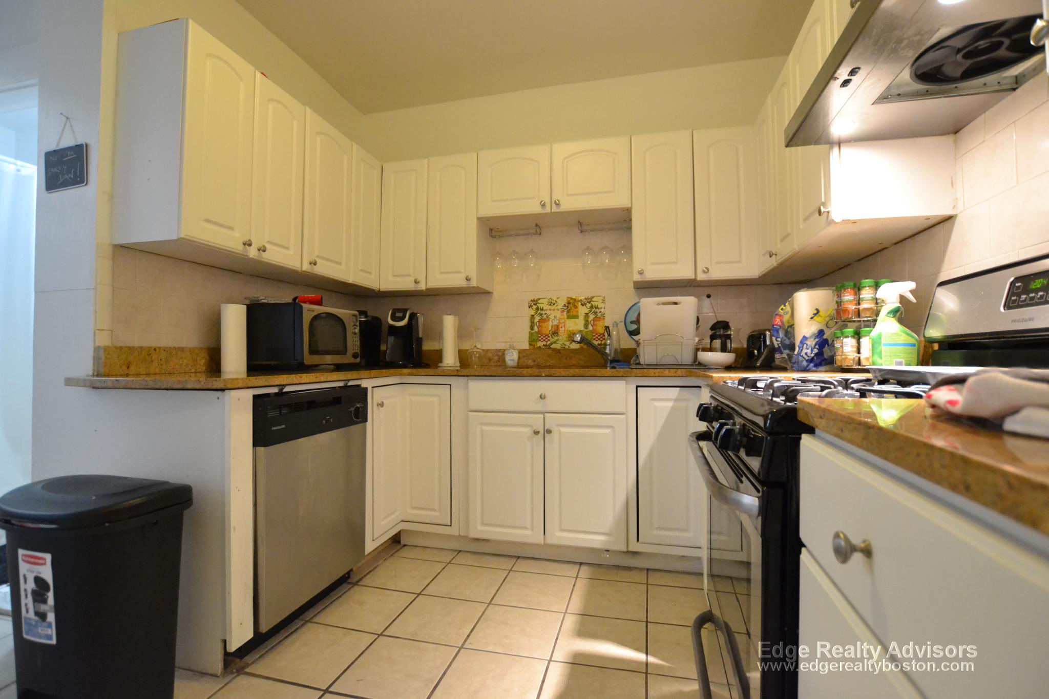 6 bed, 2 bath apartment for rent at 322 Saint Paul St Unit 3, Brookline — photo 4 of 12