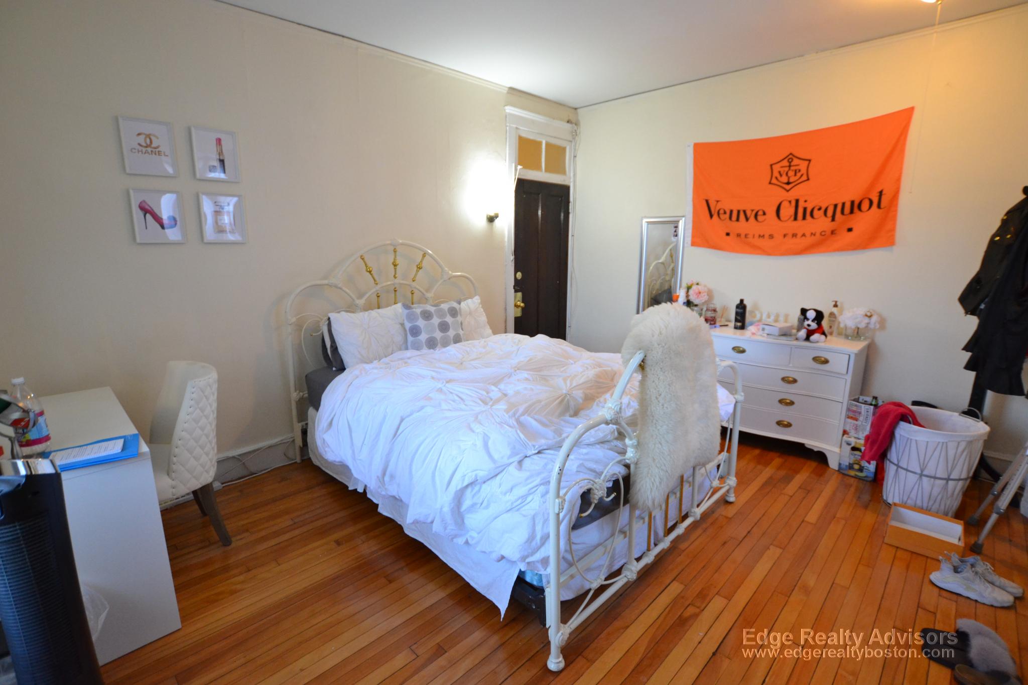 6 bed, 2 bath apartment for rent at 322 Saint Paul St Unit 3, Brookline — photo 12 of 12