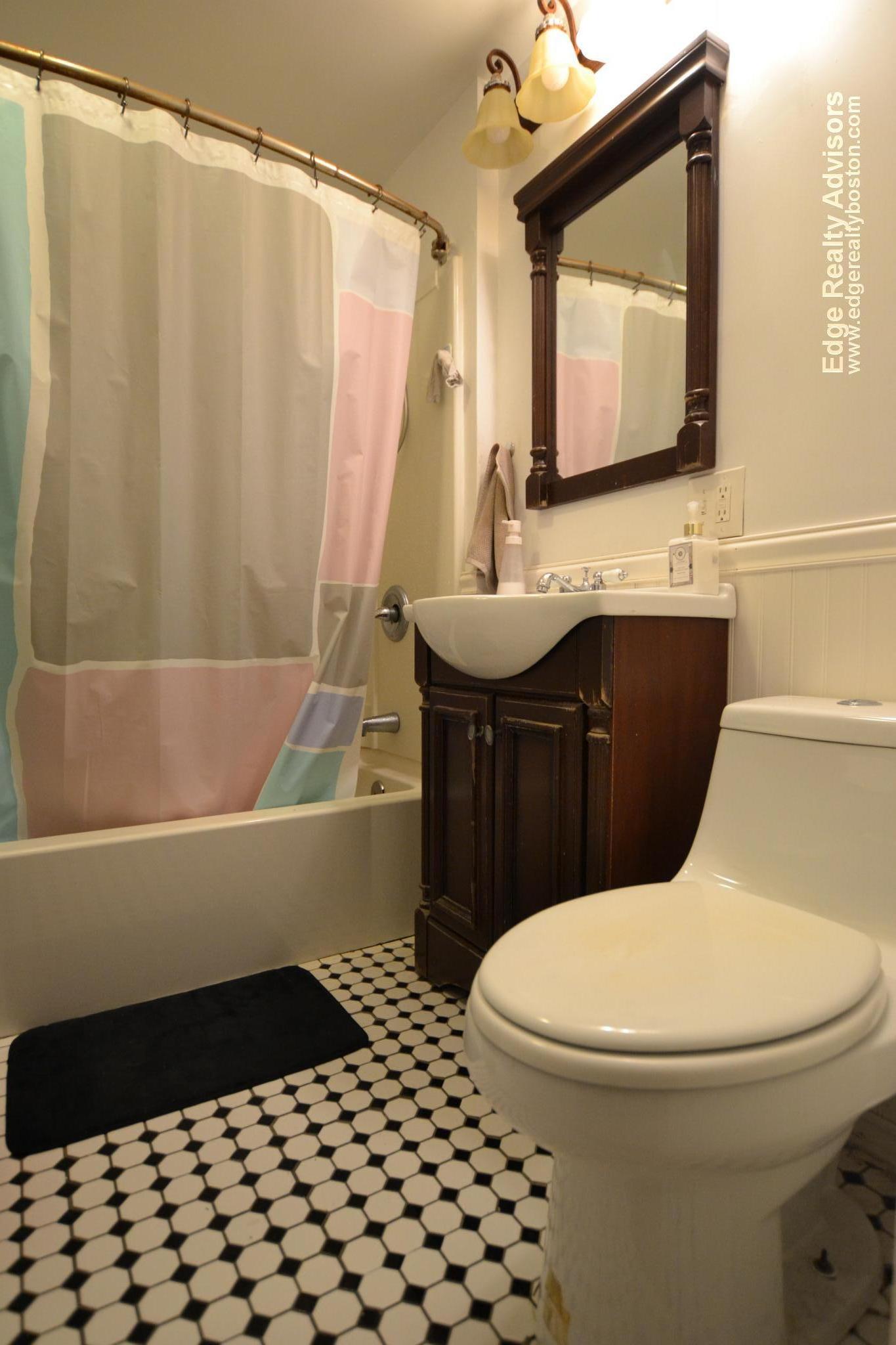 324 Saint Paul St, Washington Square