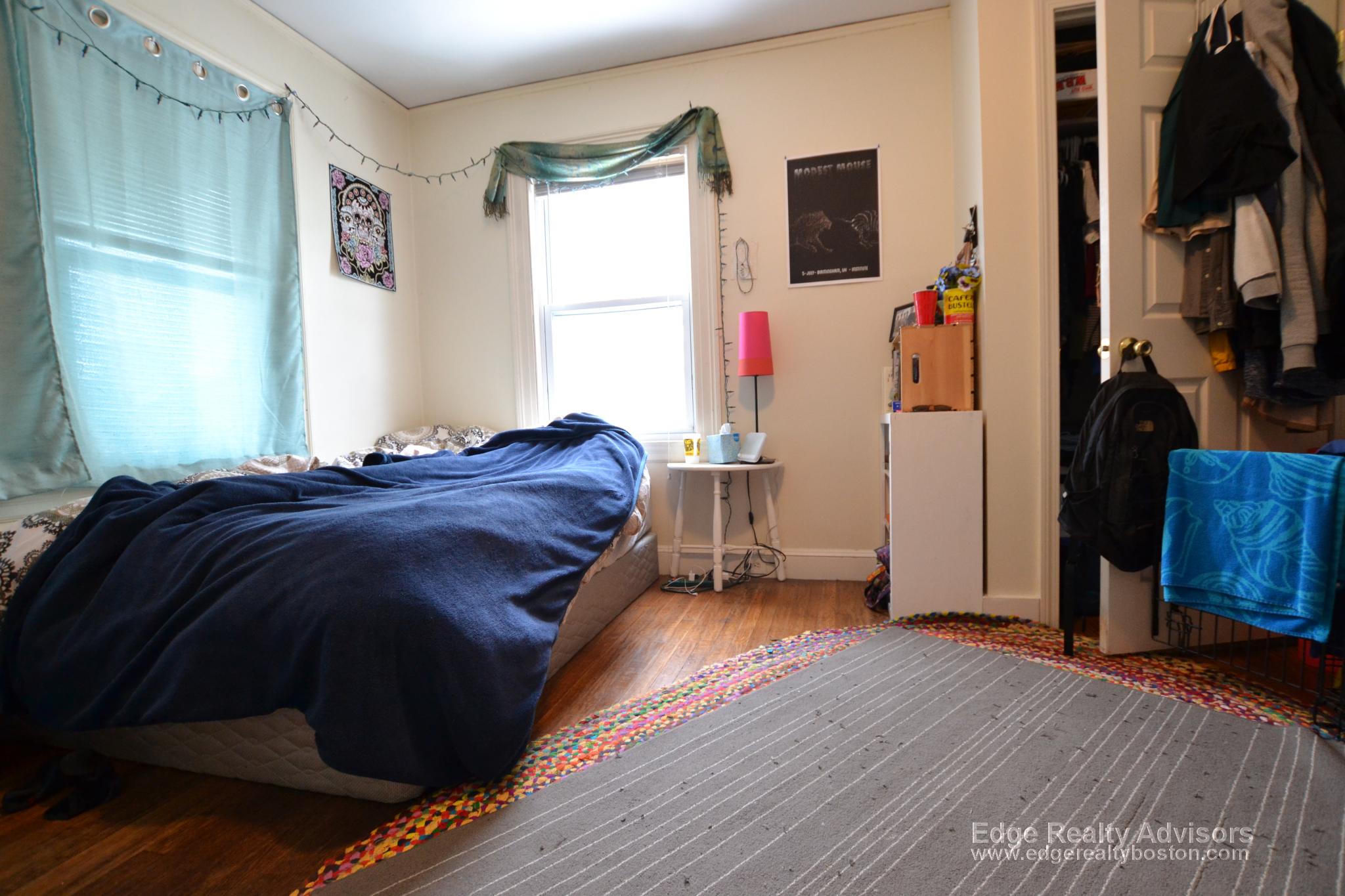 4 bed, 2 bath apartment for rent at 50 Hobson St Unit 1ST FLOOR, Brighton — photo 5 of 8
