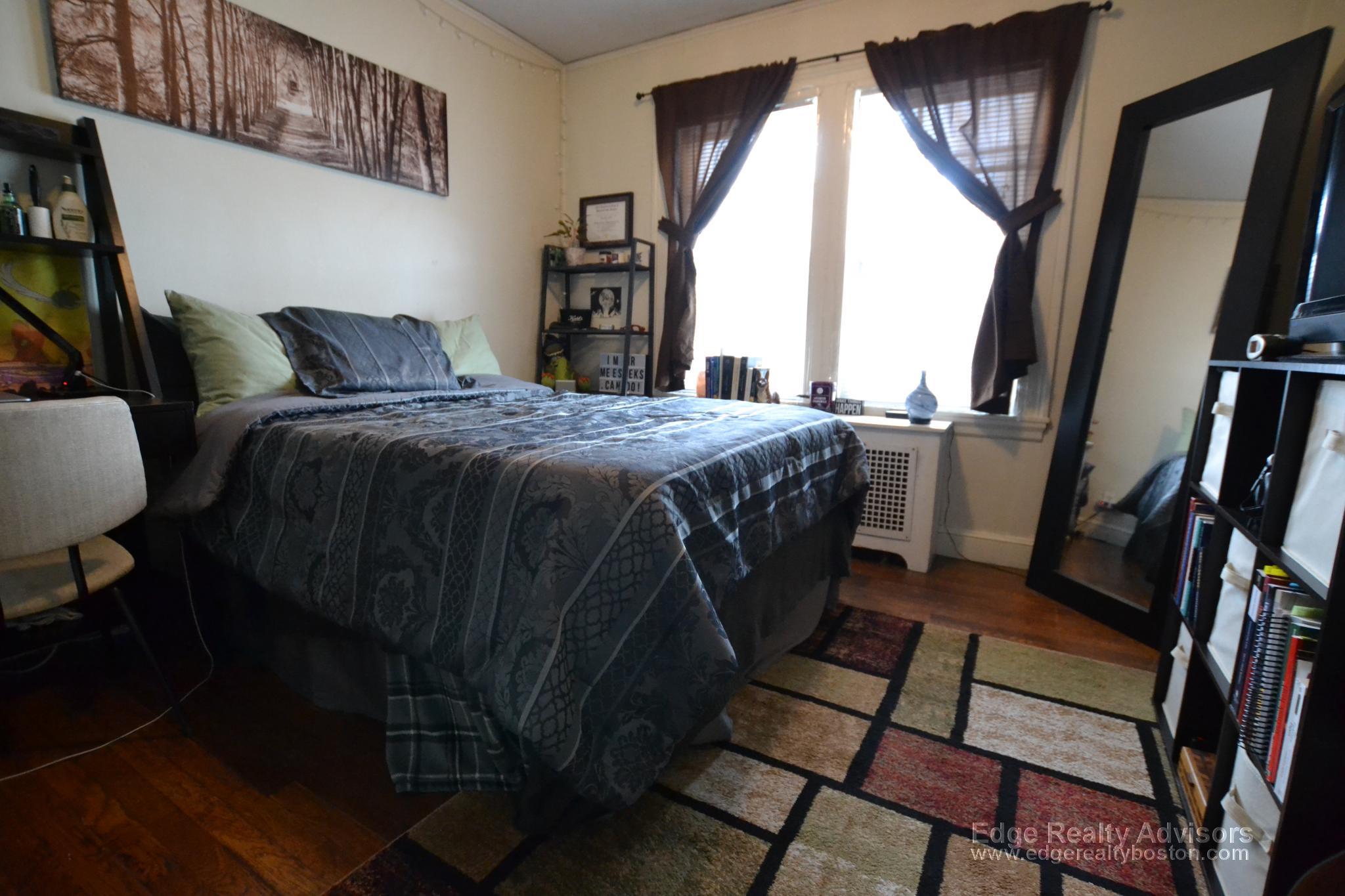 4 bed, 2 bath apartment for rent at 50 Hobson St Unit 1ST FLOOR, Brighton — photo 4 of 8