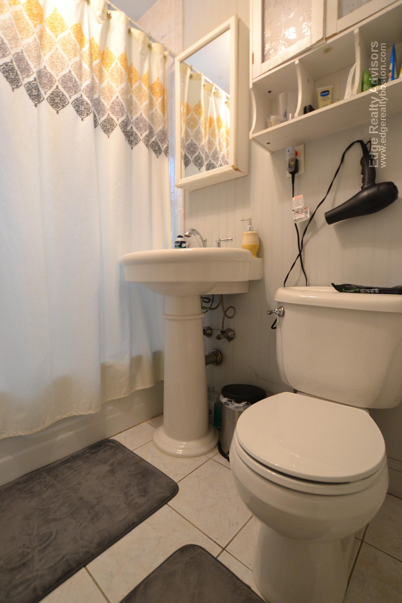 4 bed, 2 bath apartment for rent at 50 Hobson St Unit 1ST FLOOR, Brighton — photo 6 of 8